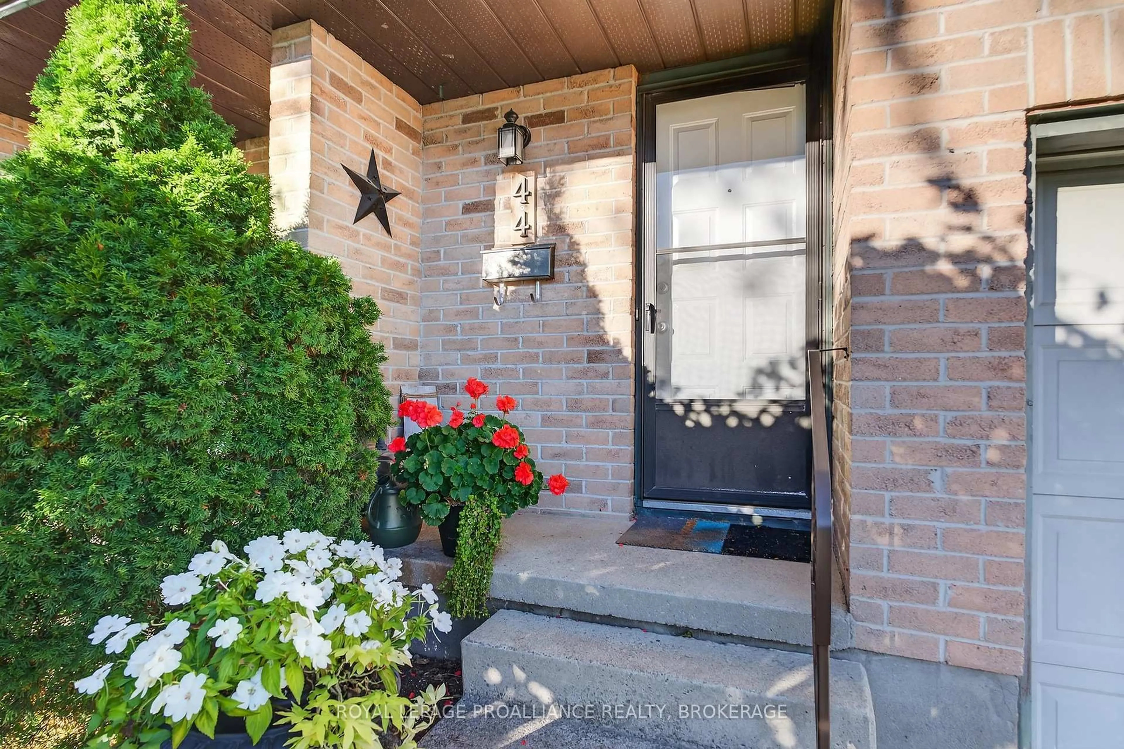 Unknown for 44 St Pauls Pl, Kingston Ontario K7M 7S4