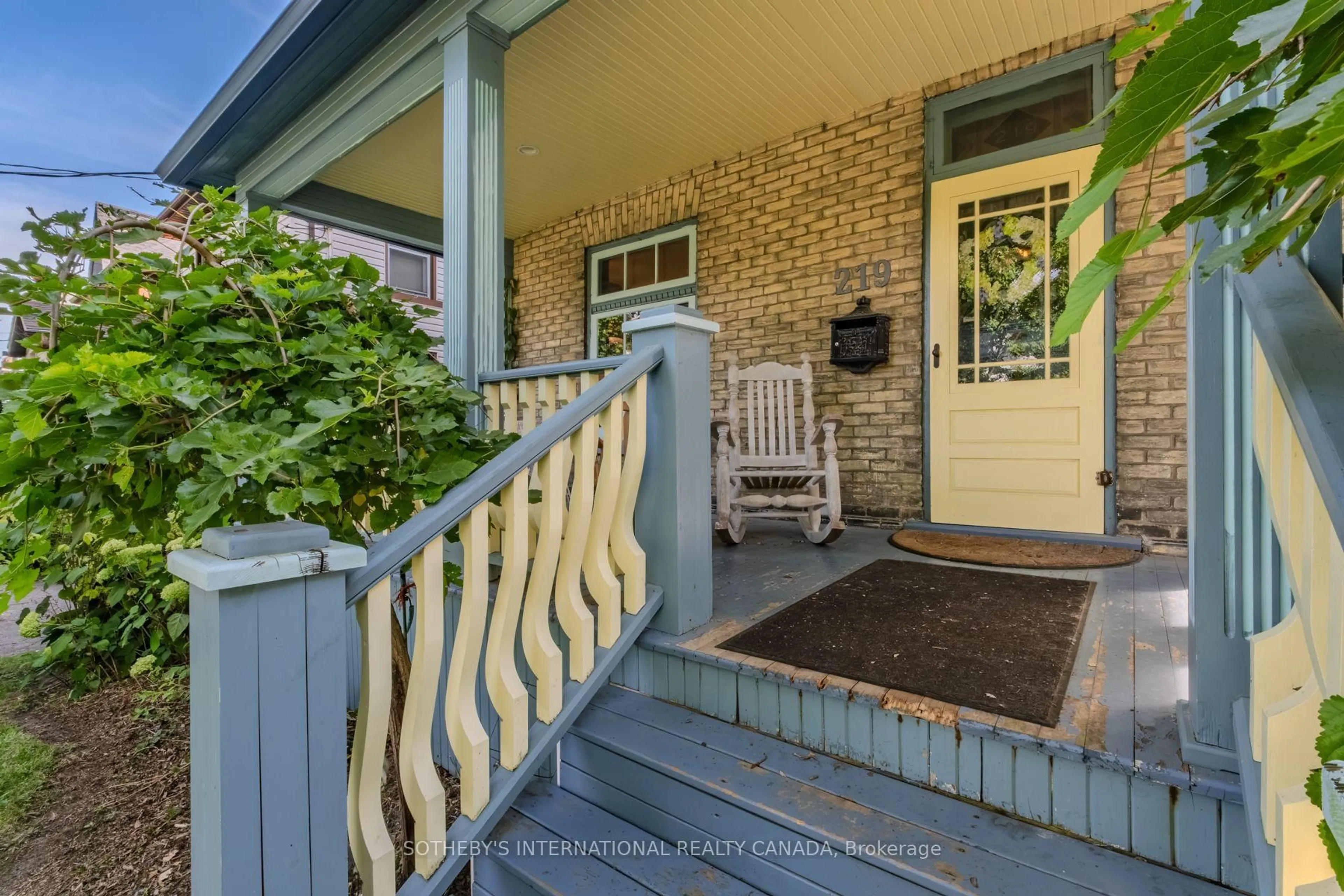 Unknown for 219 Front St, Stratford Ontario N5A 4H8