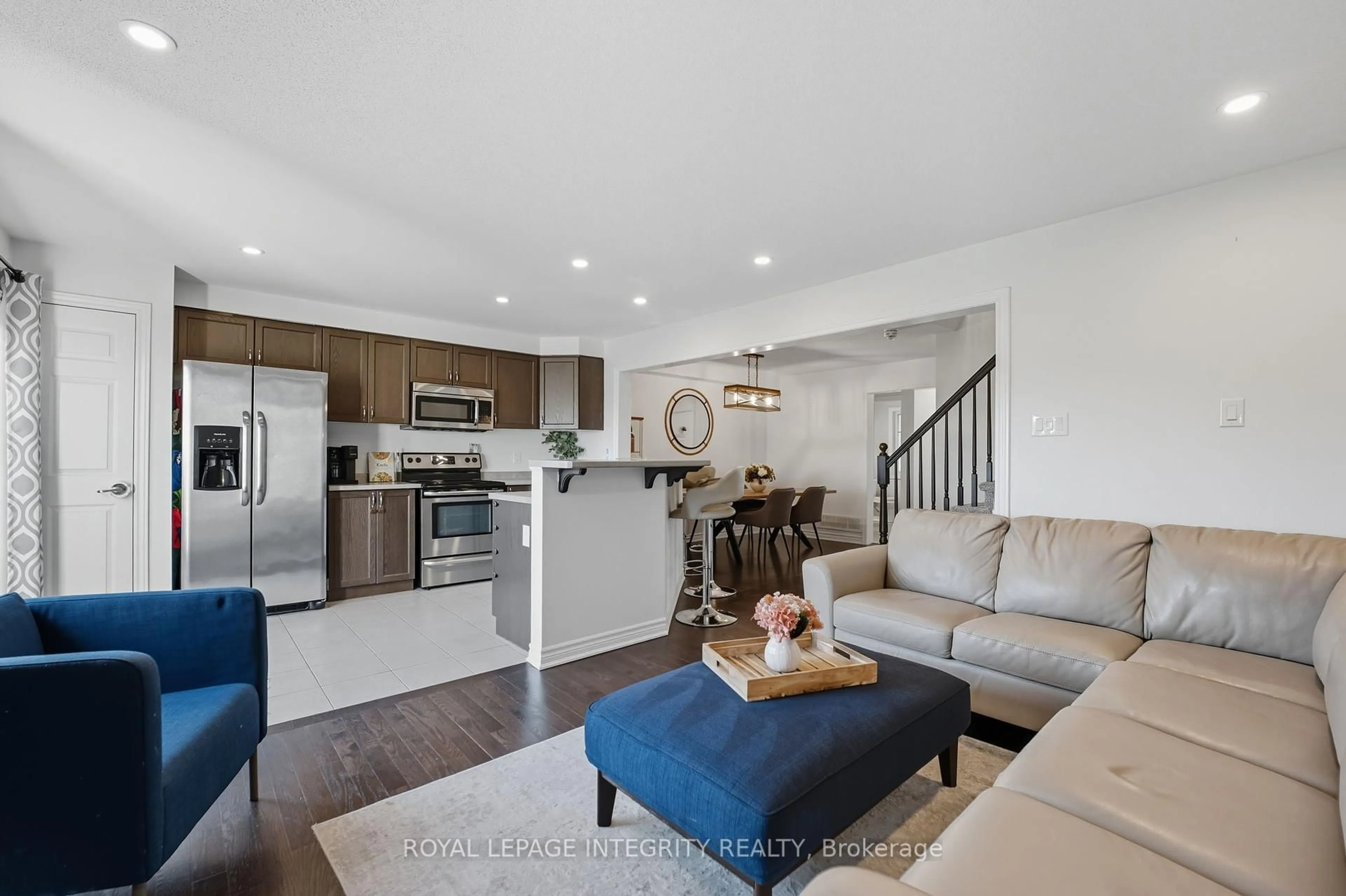 Open concept kitchen, unknown for 347 Willow Aster Circ, Orleans Ontario K4A 1C6