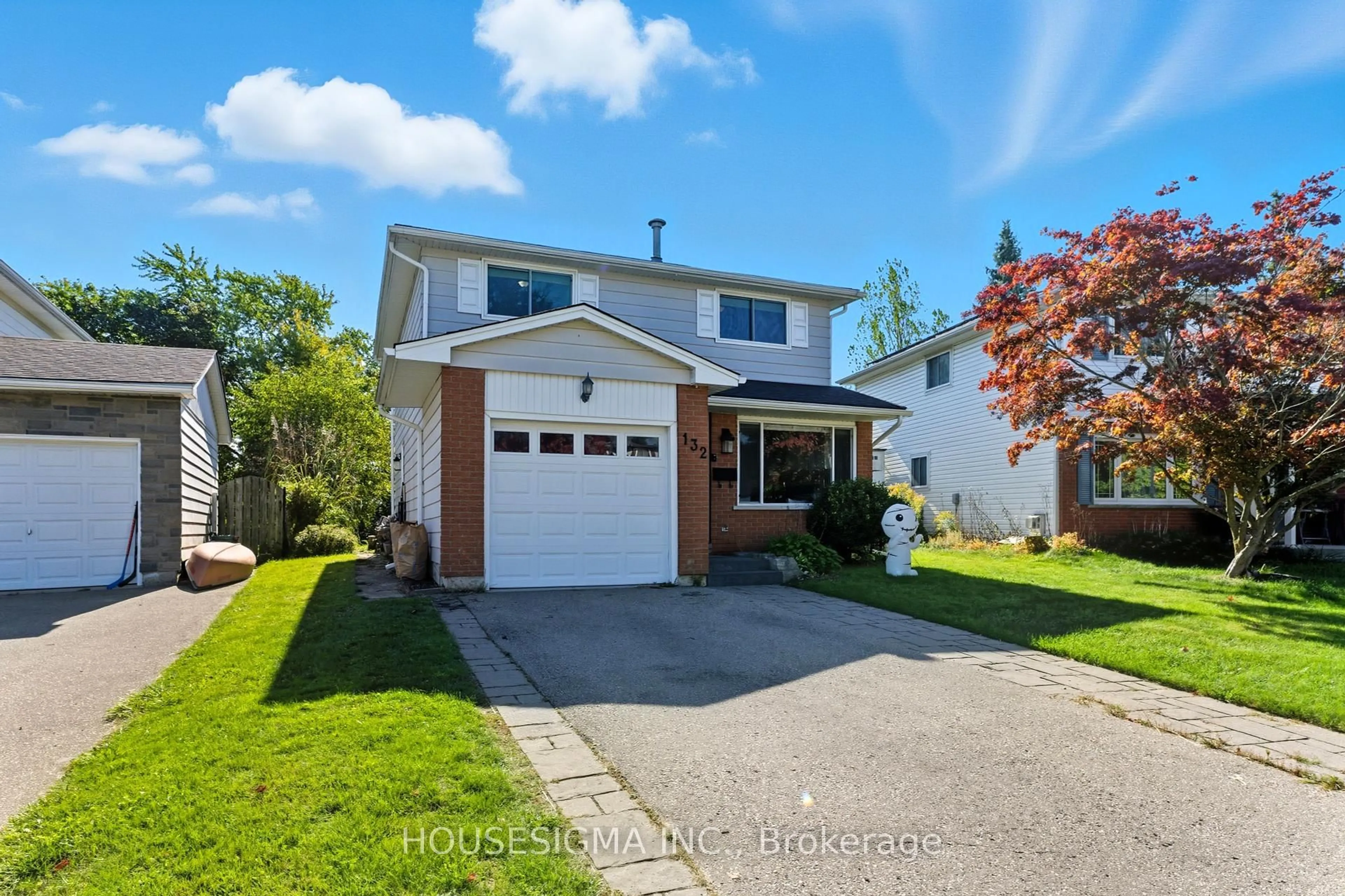 Home with vinyl exterior material, street for 132 Forest Glen Cres, Kitchener Ontario N2N 1C8