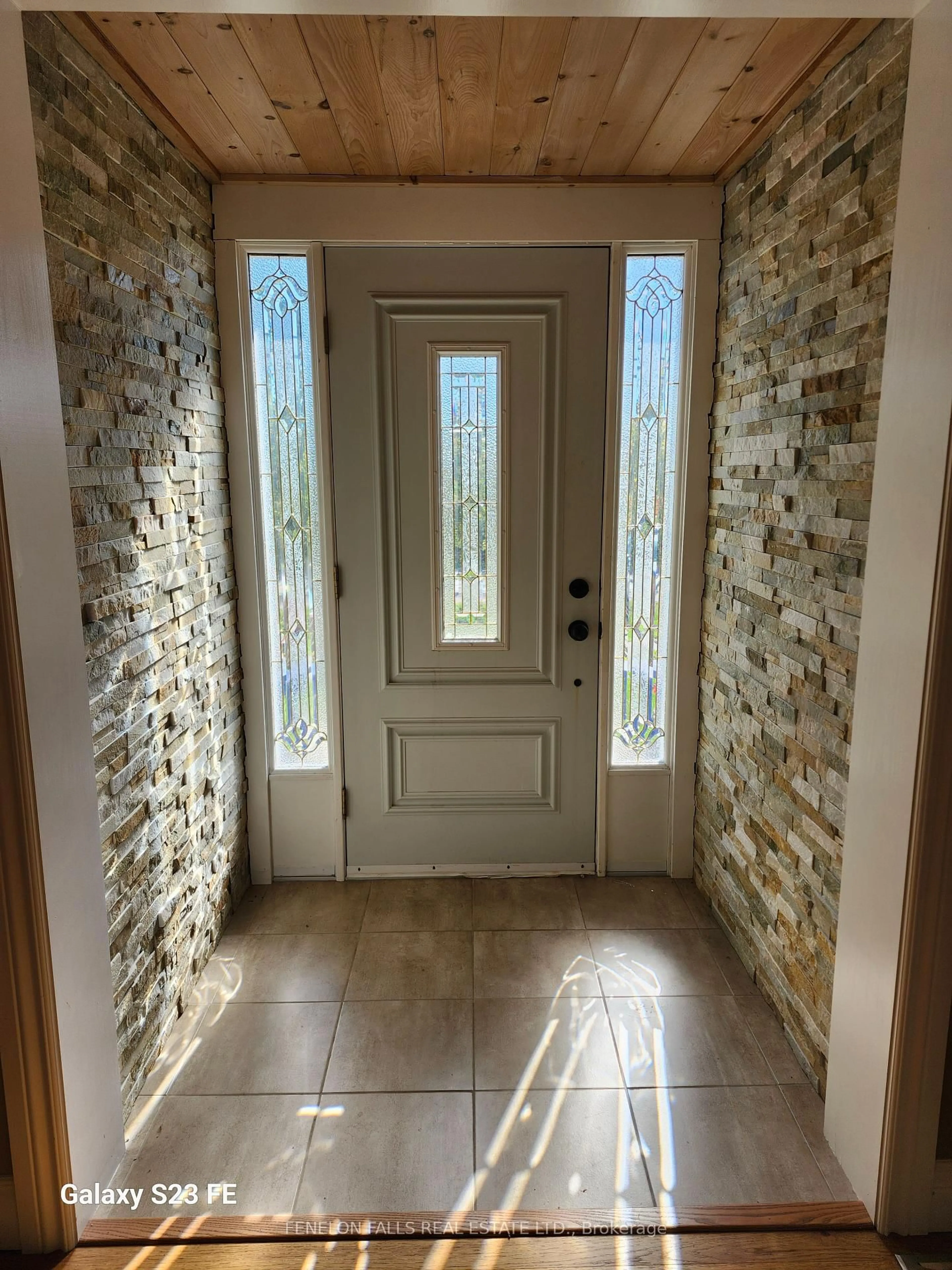 Indoor entryway for 197 County Road 8 Rd, Kawartha Lakes Ontario K0M 1N0