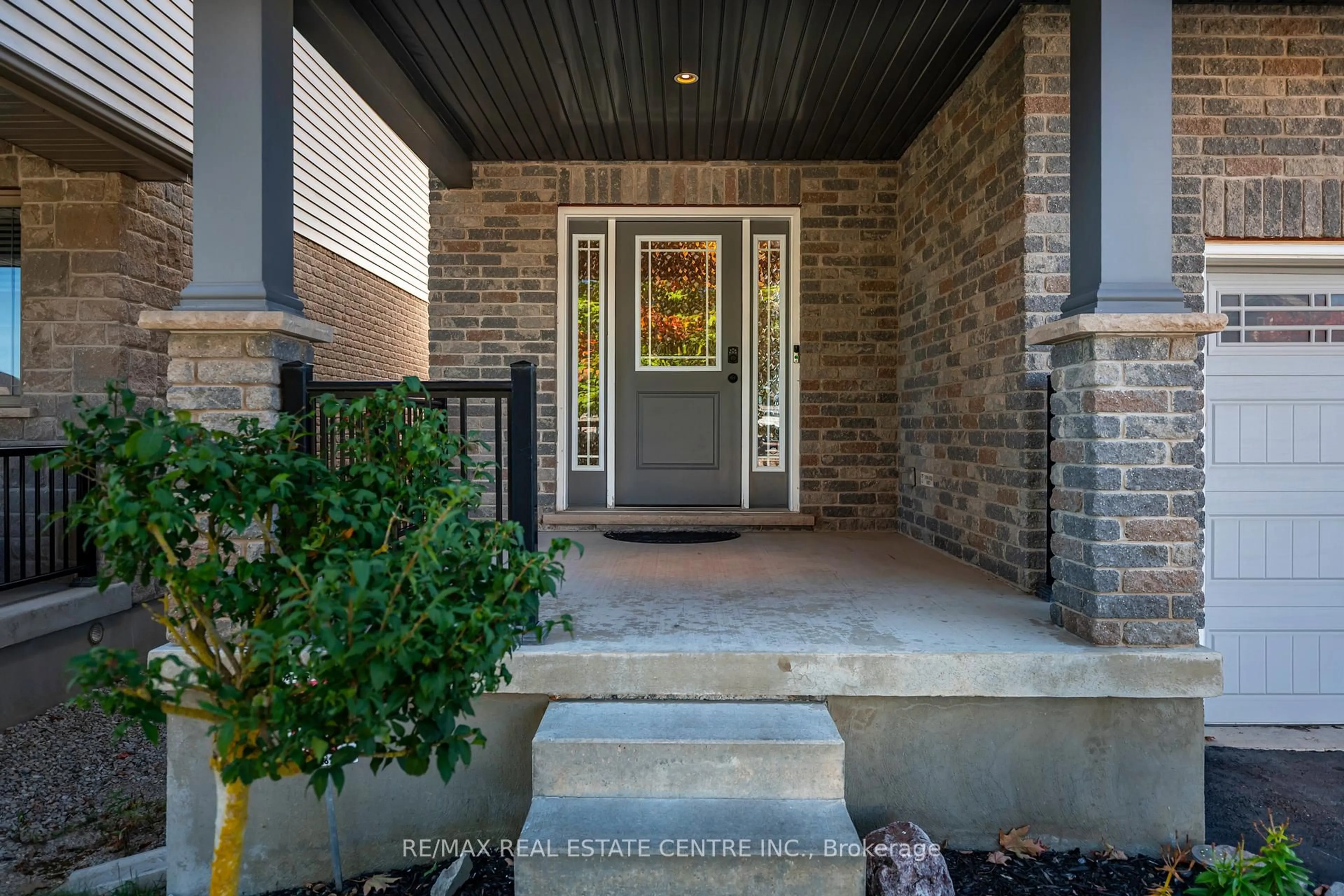 Indoor entryway for 136 Taylor Dr, East Luther Grand Valley Ontario L9W 6P1