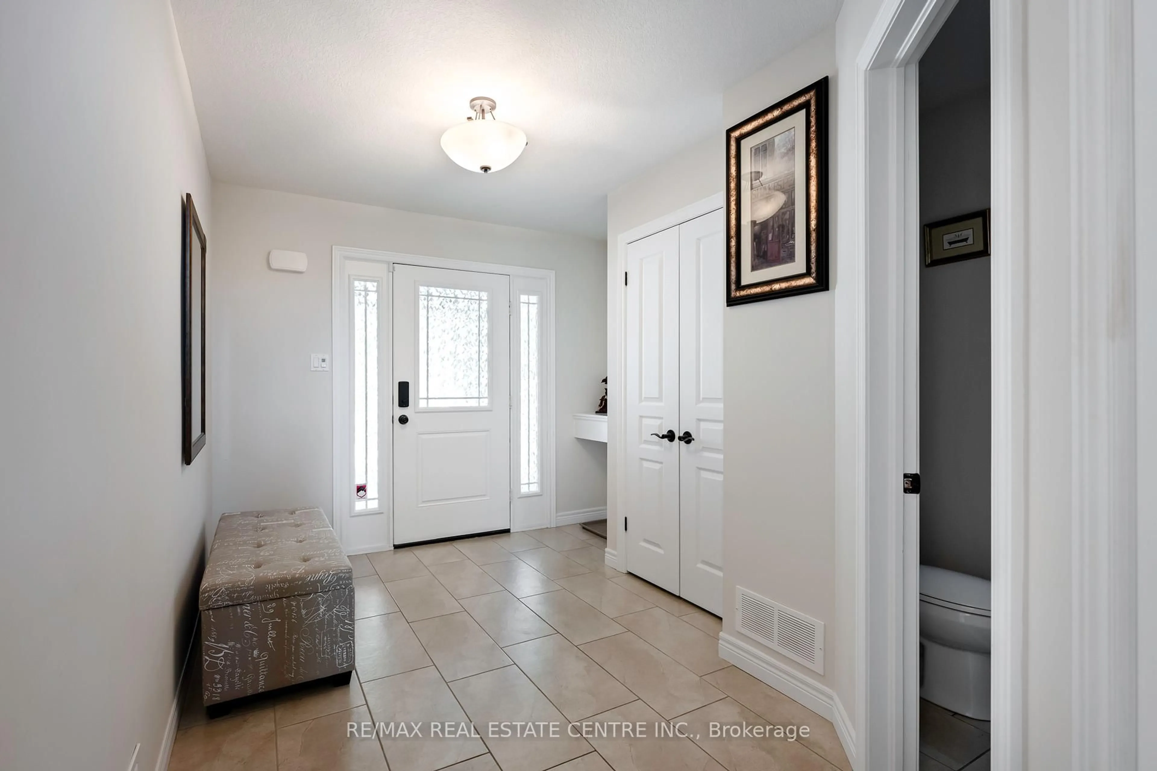 Indoor entryway for 136 Taylor Dr, East Luther Grand Valley Ontario L9W 6P1