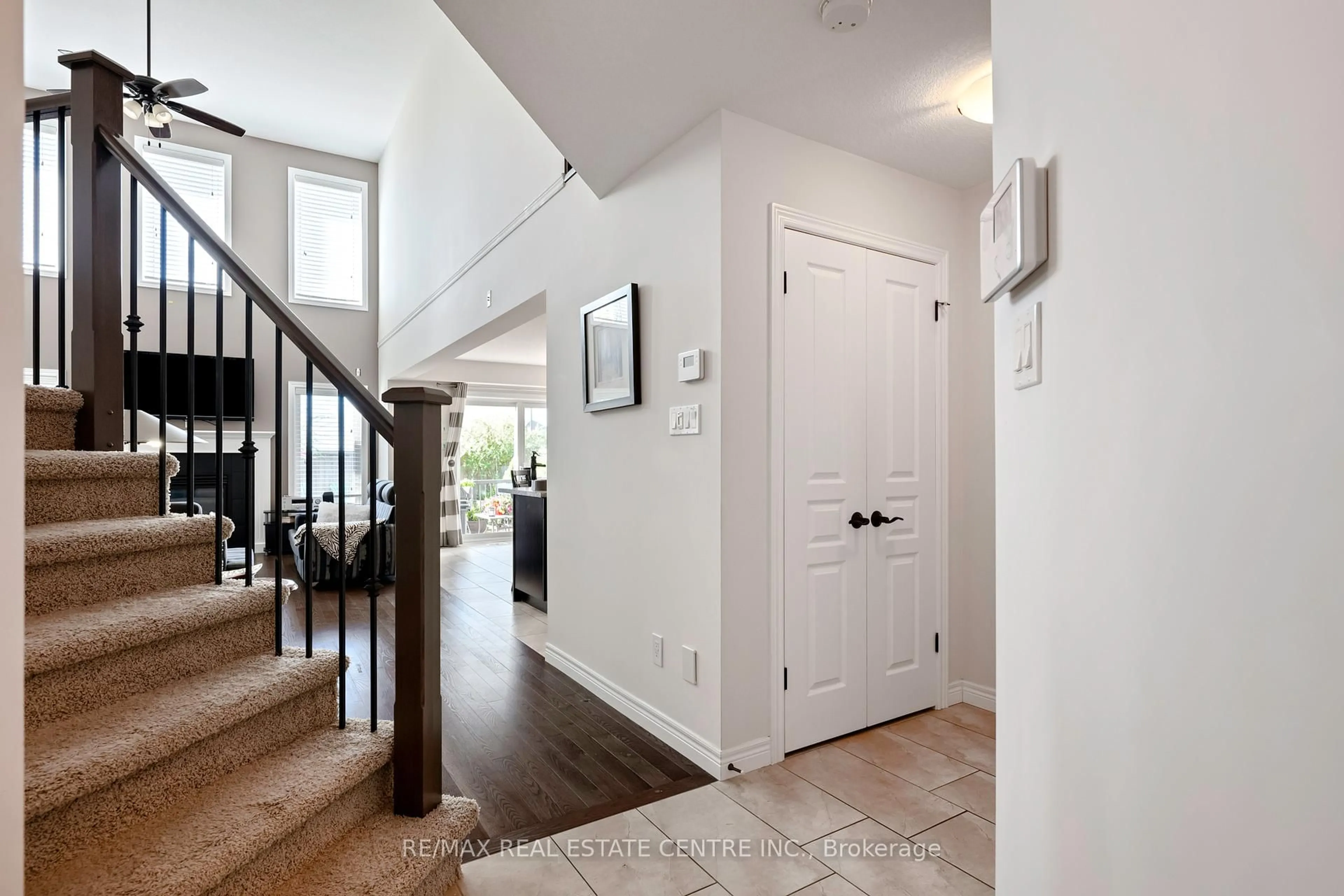 Indoor entryway for 136 Taylor Dr, East Luther Grand Valley Ontario L9W 6P1