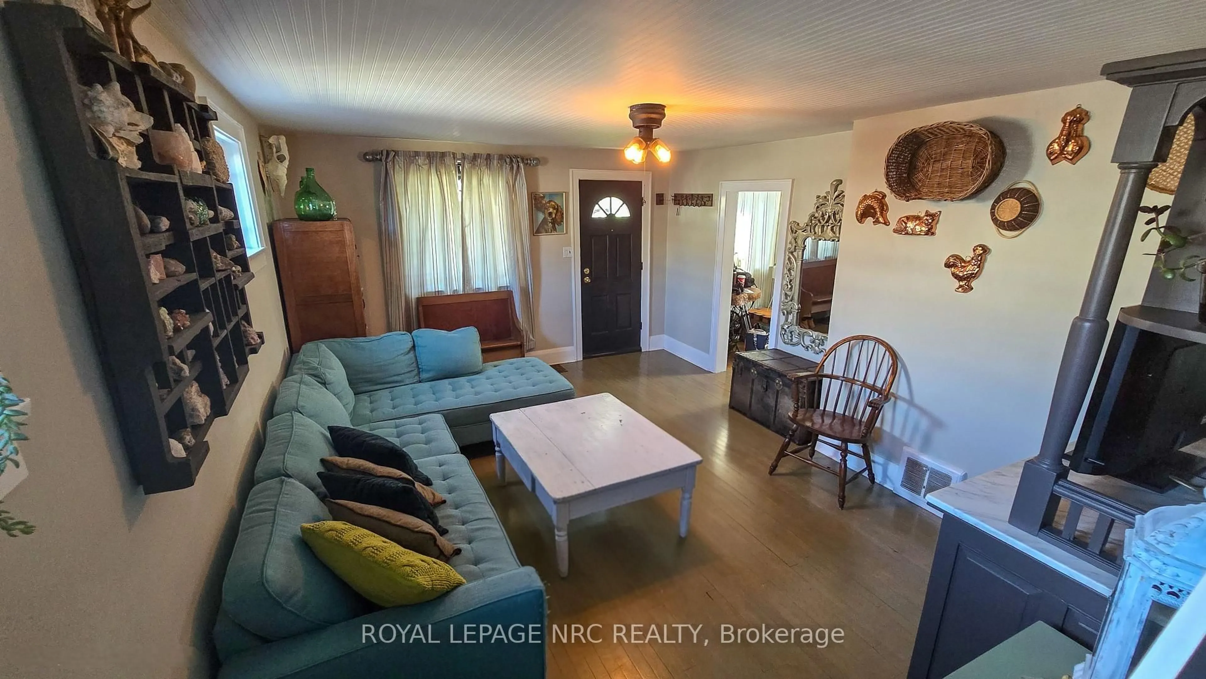 Living room with furniture, unknown for 506 SOUTHWORTH St, Welland Ontario L3B 1Z9