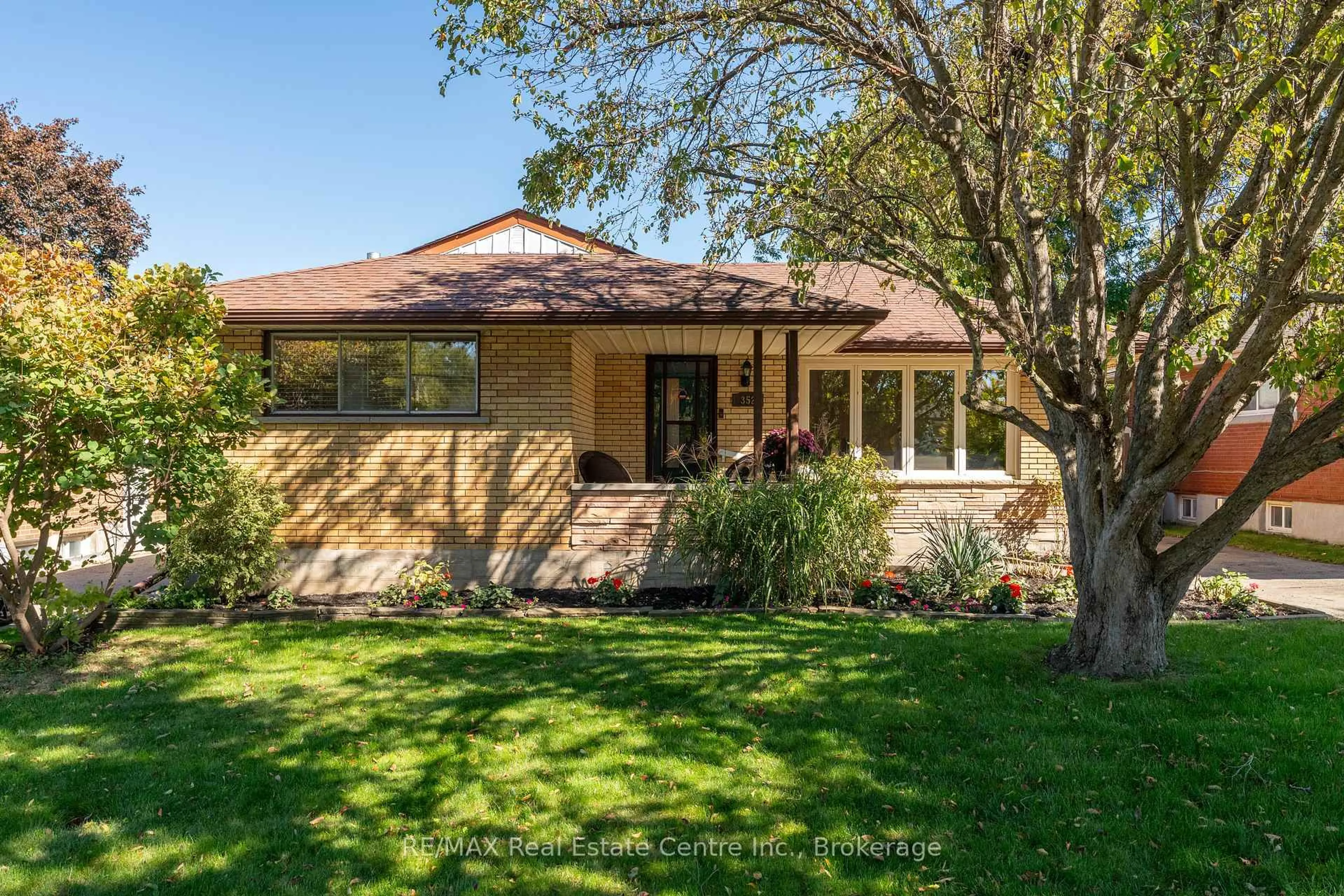 Unknown for 352 Vanier Dr, Kitchener Ontario N2C 1J9