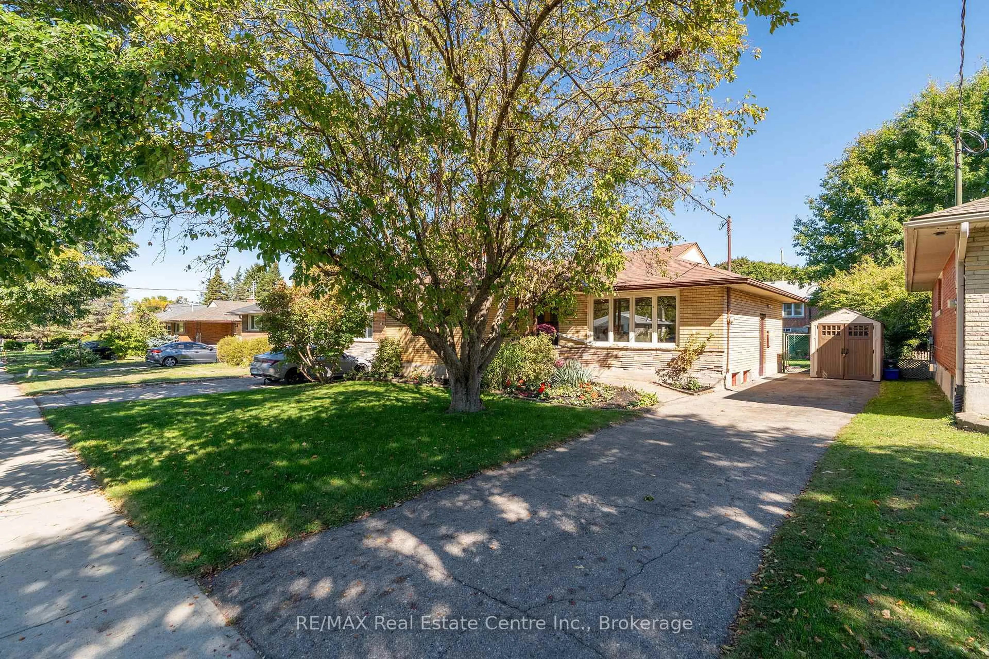 A pic from outside/outdoor area/front of a property/back of a property/a pic from drone, street for 352 Vanier Dr, Kitchener Ontario N2C 1J9