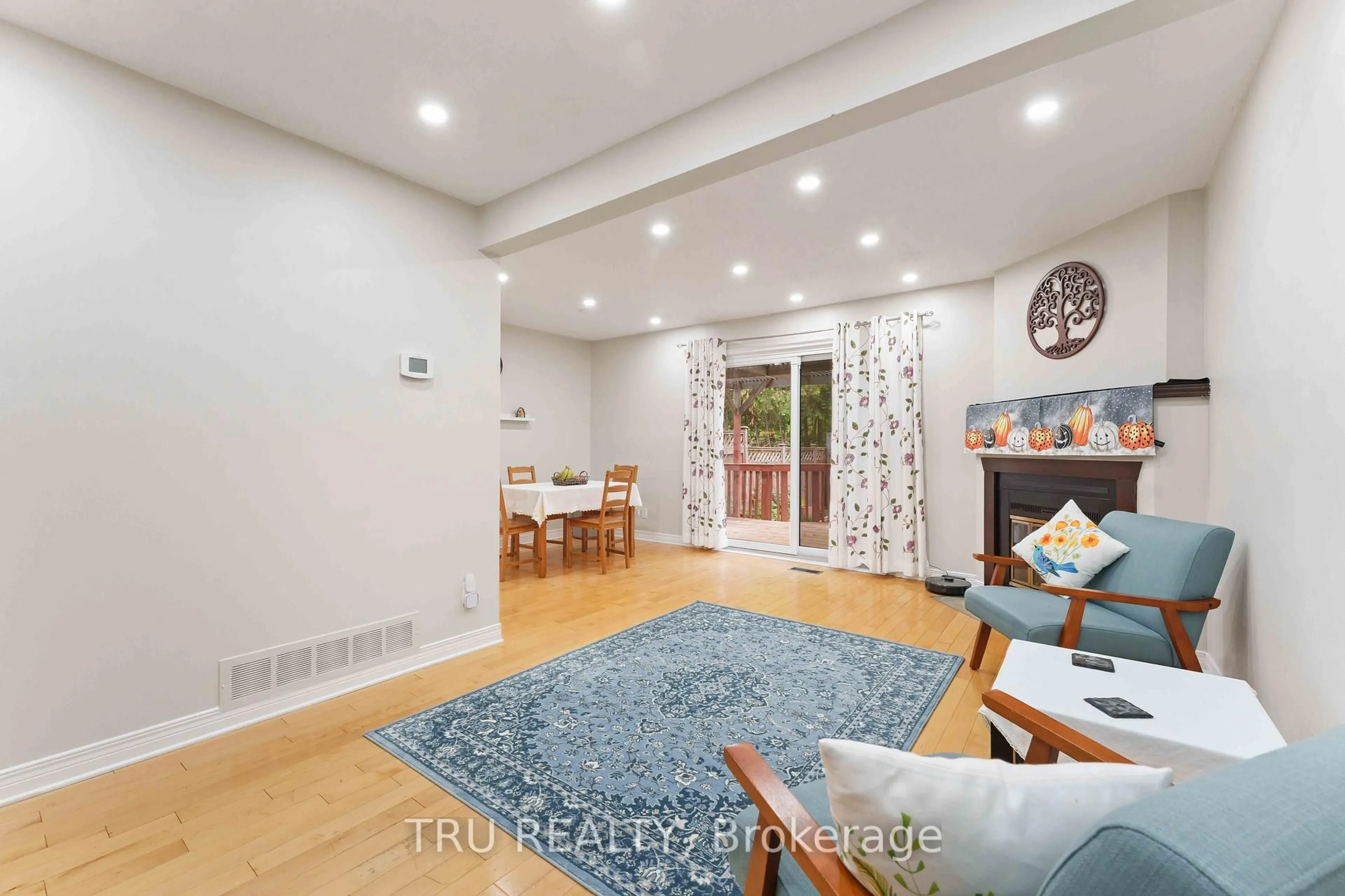 A pic of a room for 30 Shearer Cres, Kanata Ontario K2L 3M7
