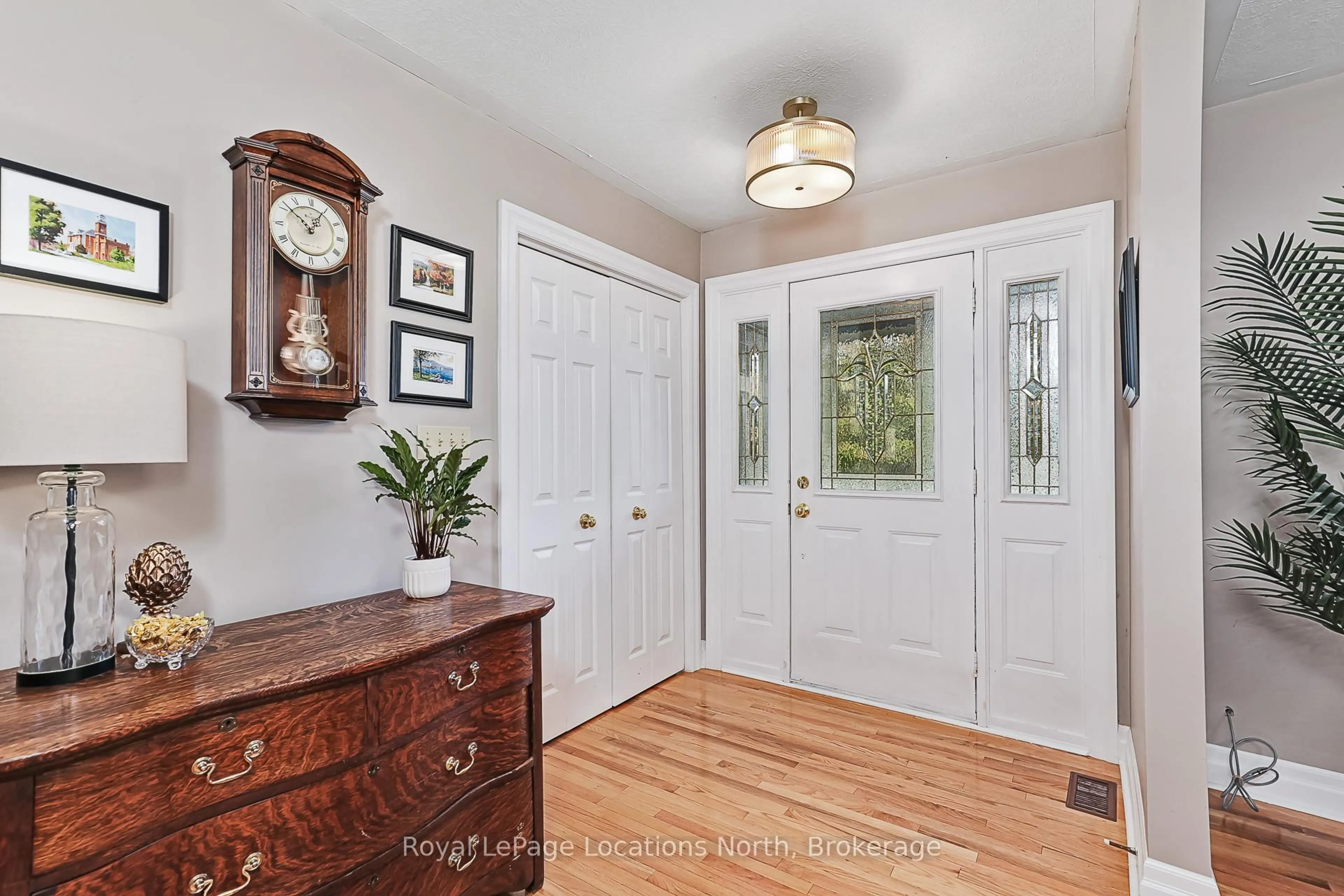 Indoor entryway for 103478 Grey 18 Rd, Meaford Ontario N4K 5N8