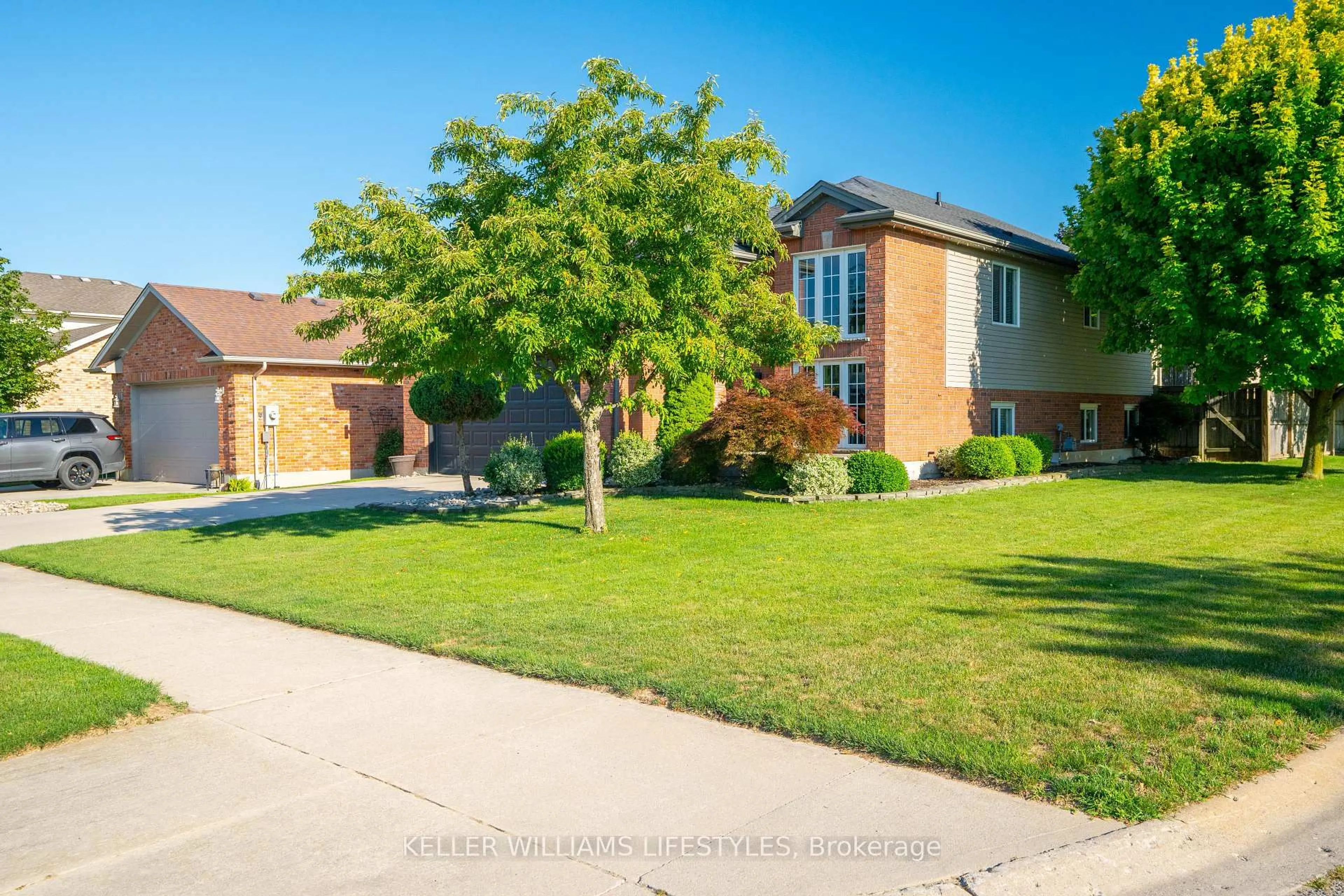 Home with brick exterior material, street for 598 Harris Circ, Strathroy-Caradoc Ontario N7G 4H3