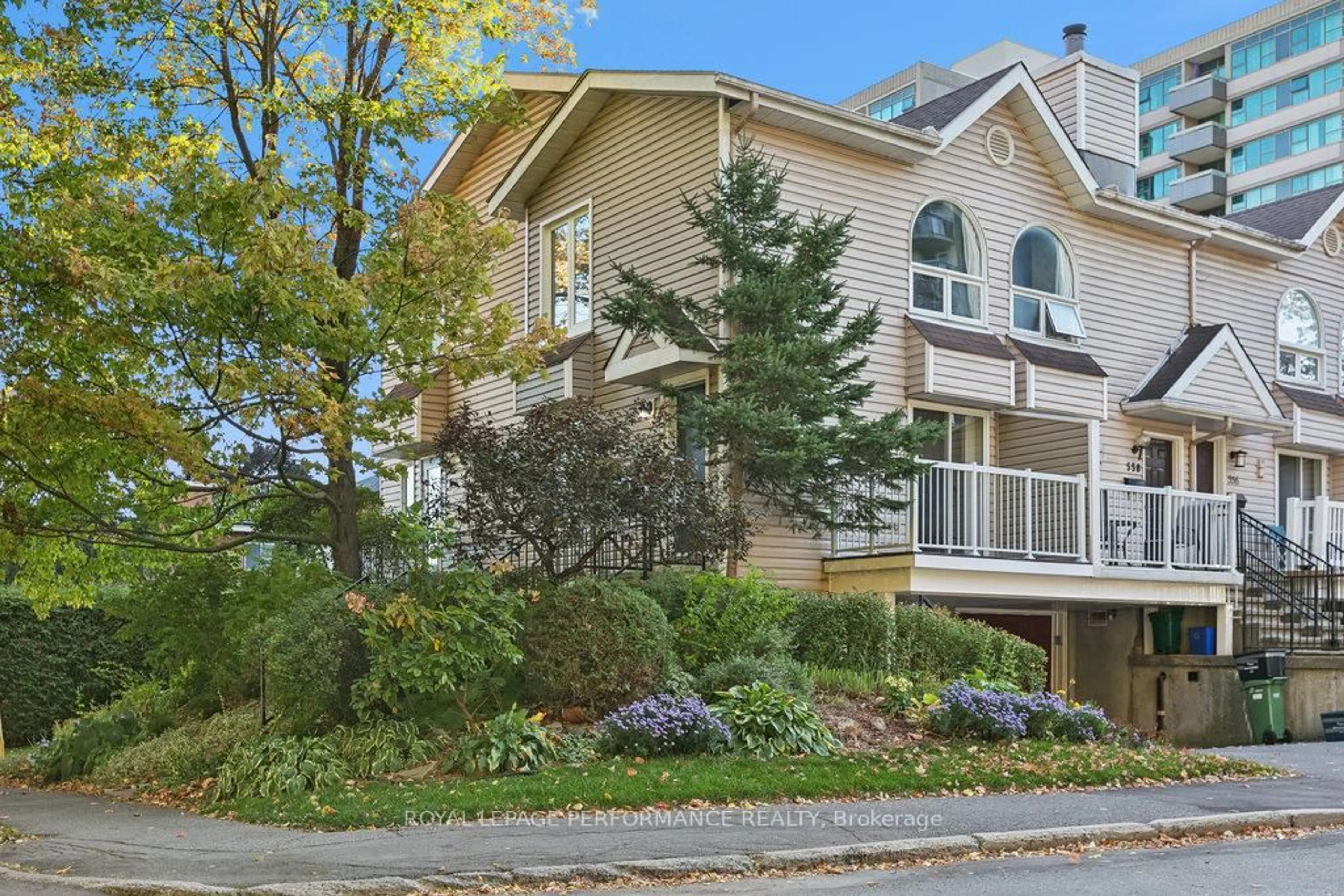 Unknown for 560 Thomson St, Ottawa Ontario K1K 2J8