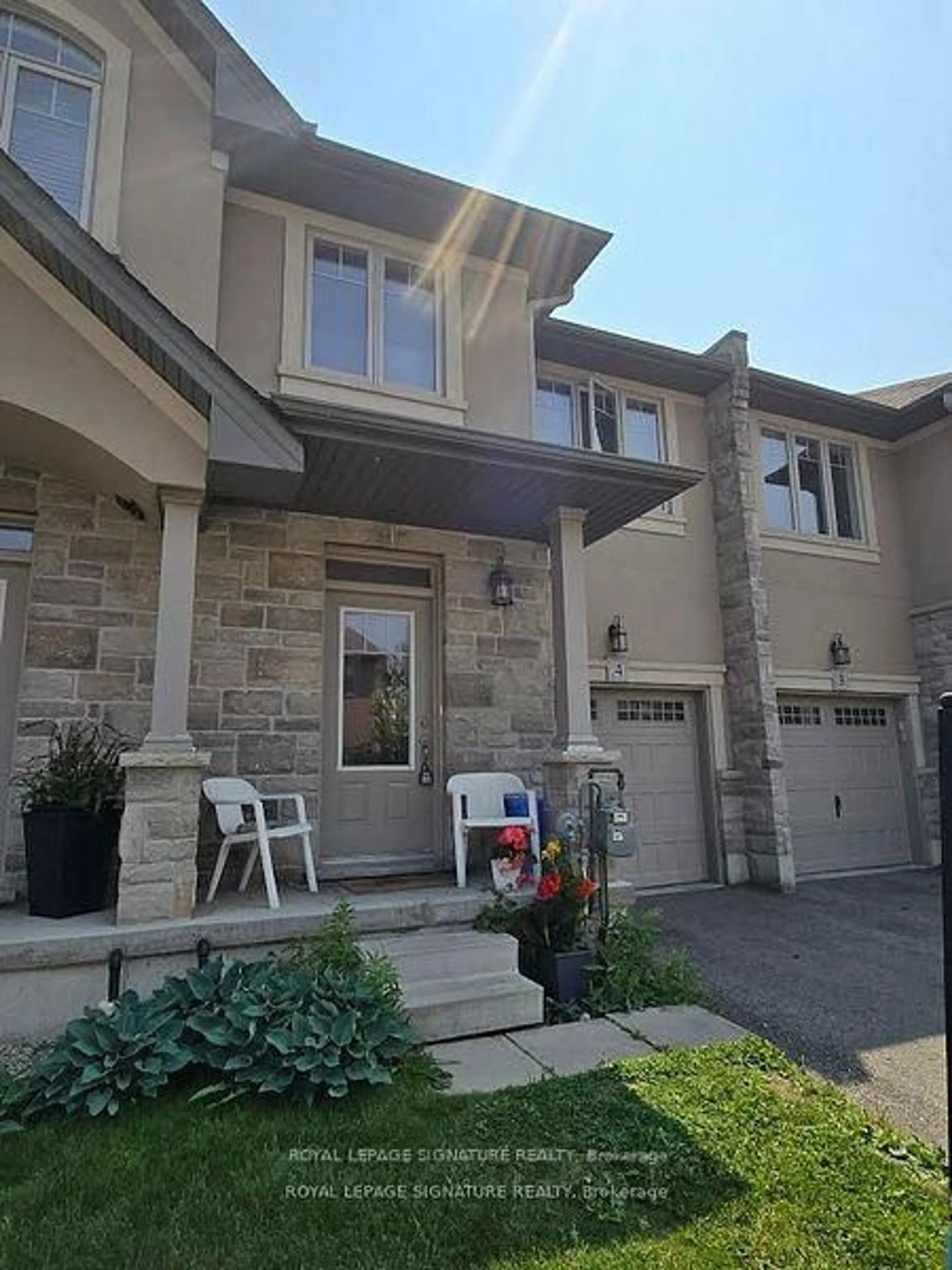 Home with brick exterior material, street for 98 Shoreview Pl #4, Hamilton Ontario L8E 0J4
