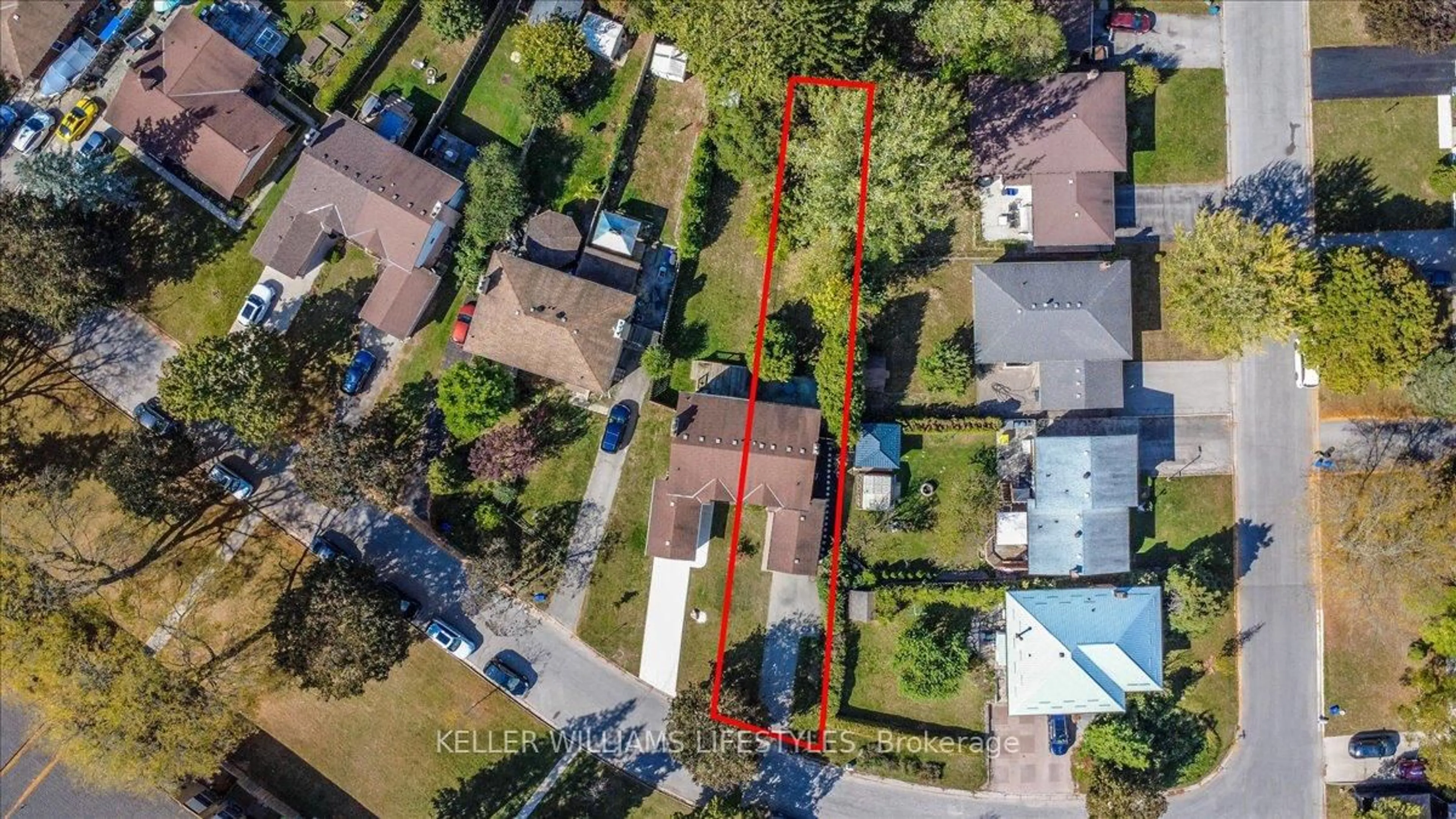 A pic from outside/outdoor area/front of a property/back of a property/a pic from drone, street for 661 Ladybrook Cres, London South Ontario N6J 2C4