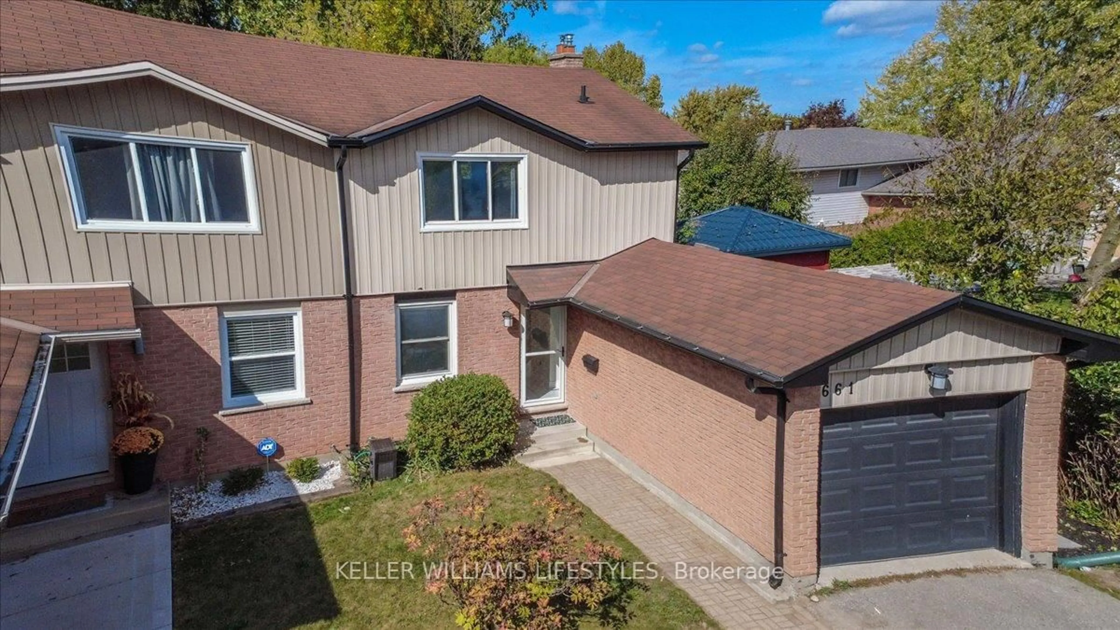 A pic from outside/outdoor area/front of a property/back of a property/a pic from drone, street for 661 Ladybrook Cres, London South Ontario N6J 2C4