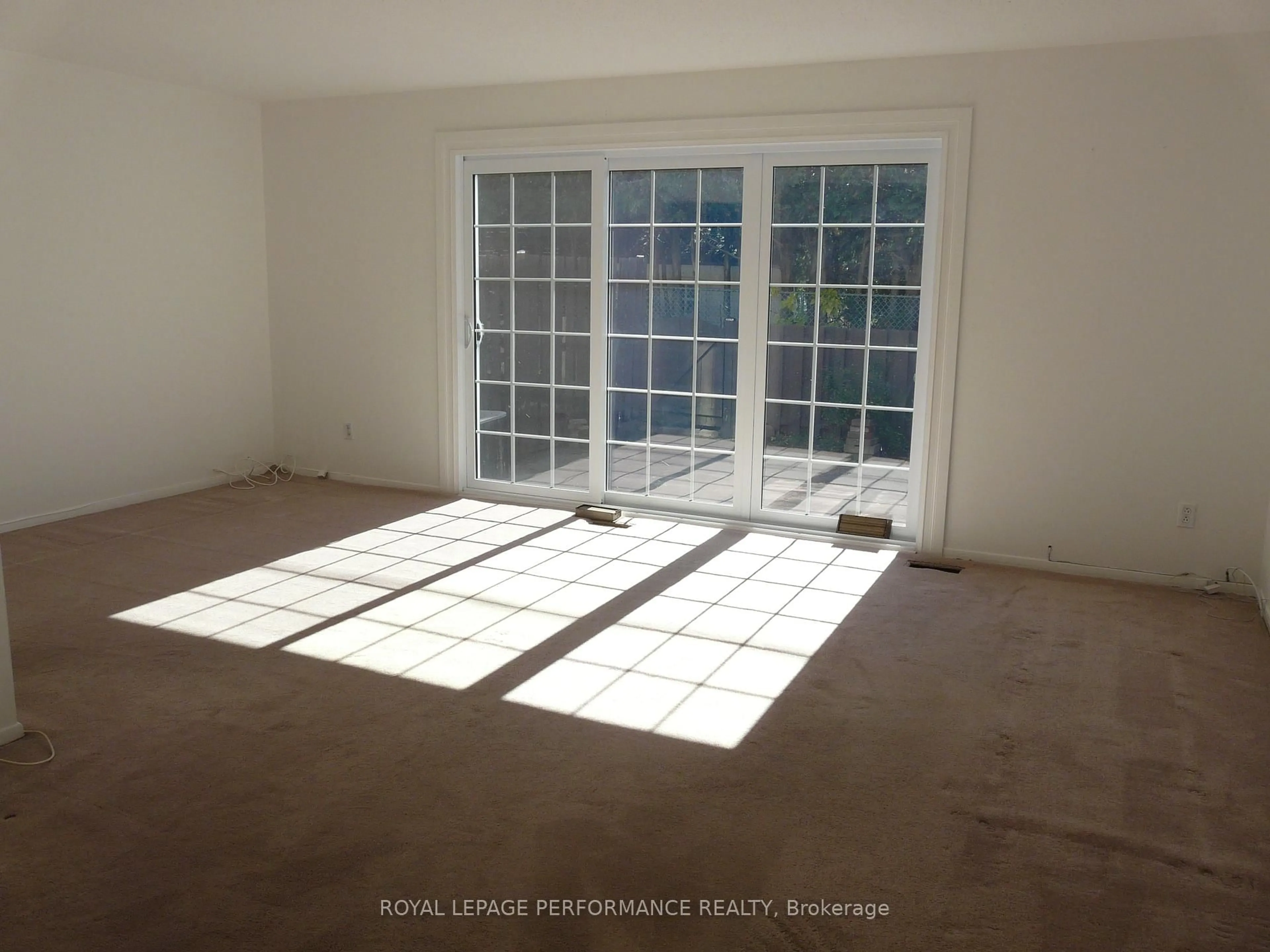 A pic of a room for 714 Shefford Crt, Ottawa Ontario K1J 6X3