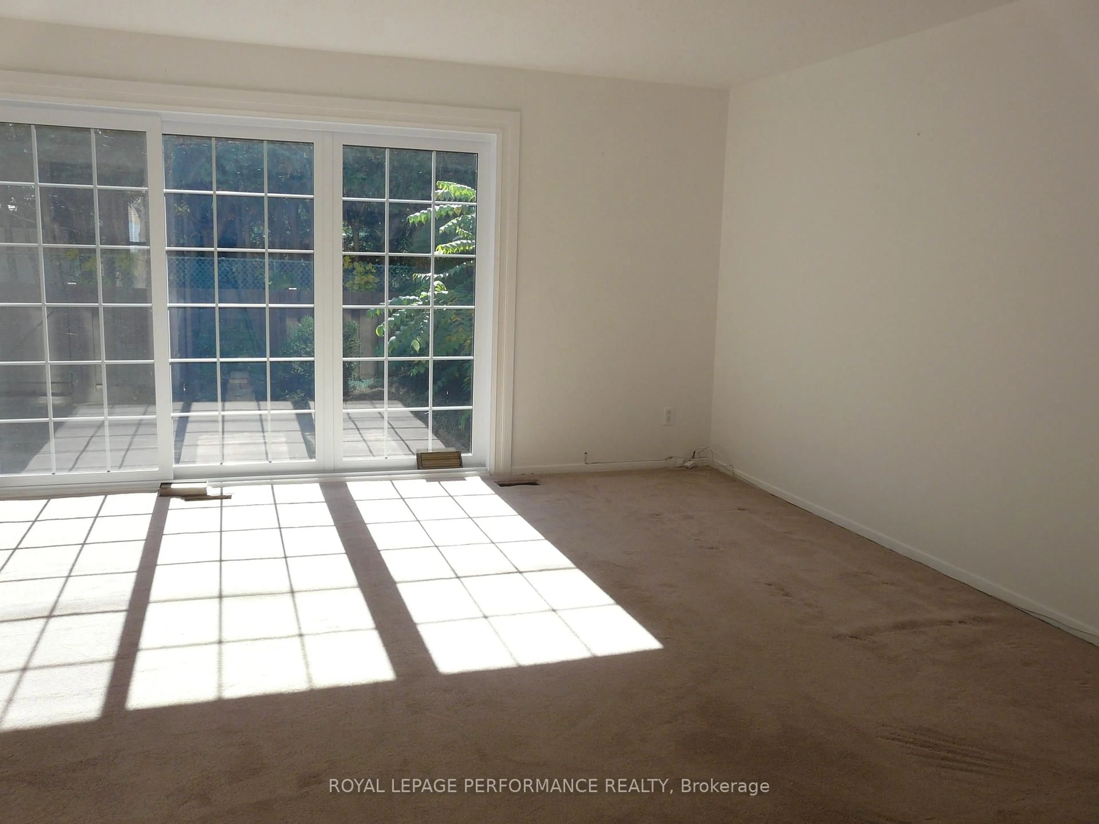 A pic of a room for 714 Shefford Crt, Ottawa Ontario K1J 6X3
