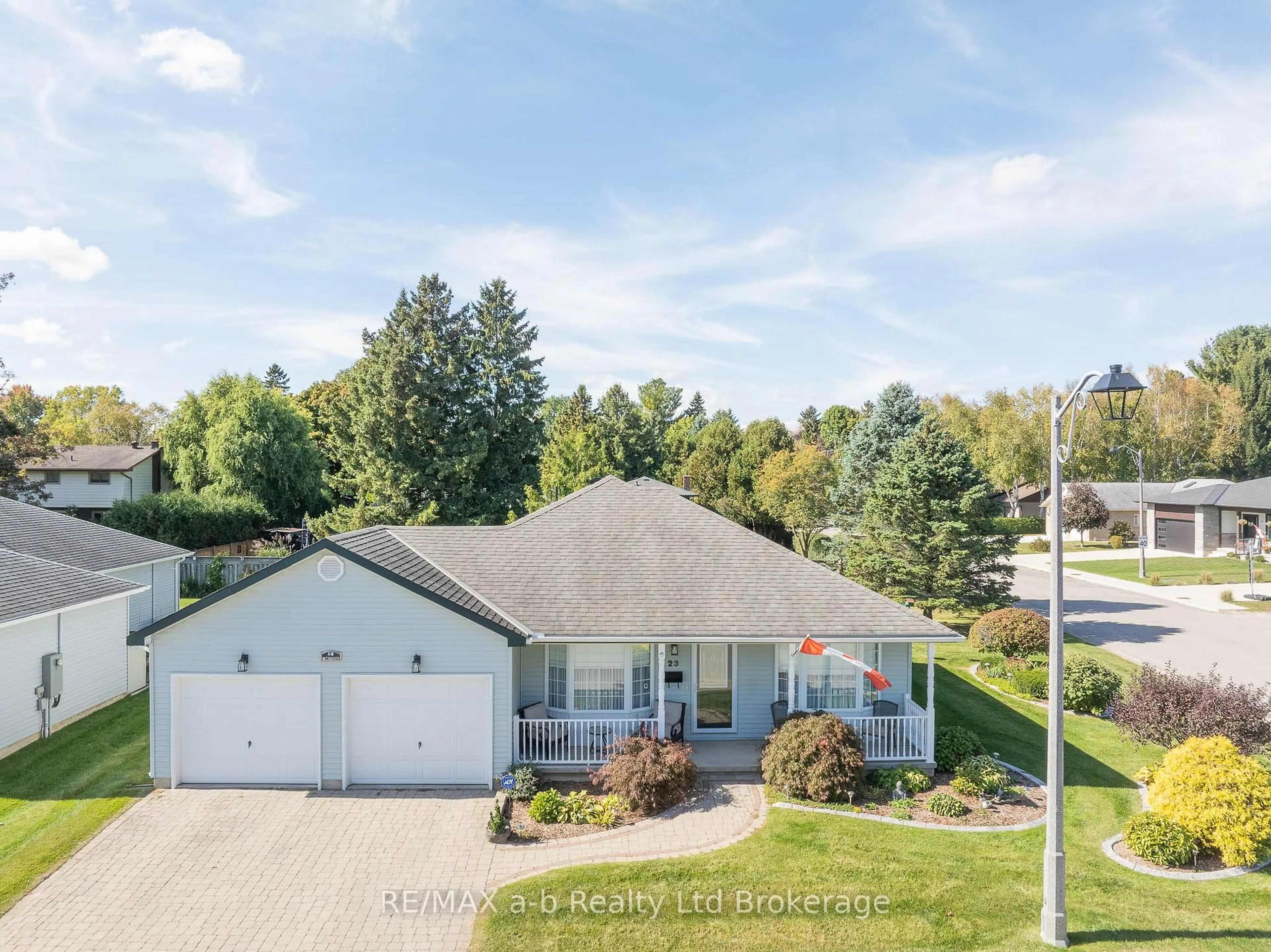 A pic from outside/outdoor area/front of a property/back of a property/a pic from drone, water/lake/river/ocean view for 23 Armstrong Dr, Tillsonburg Ontario N4G 5T3