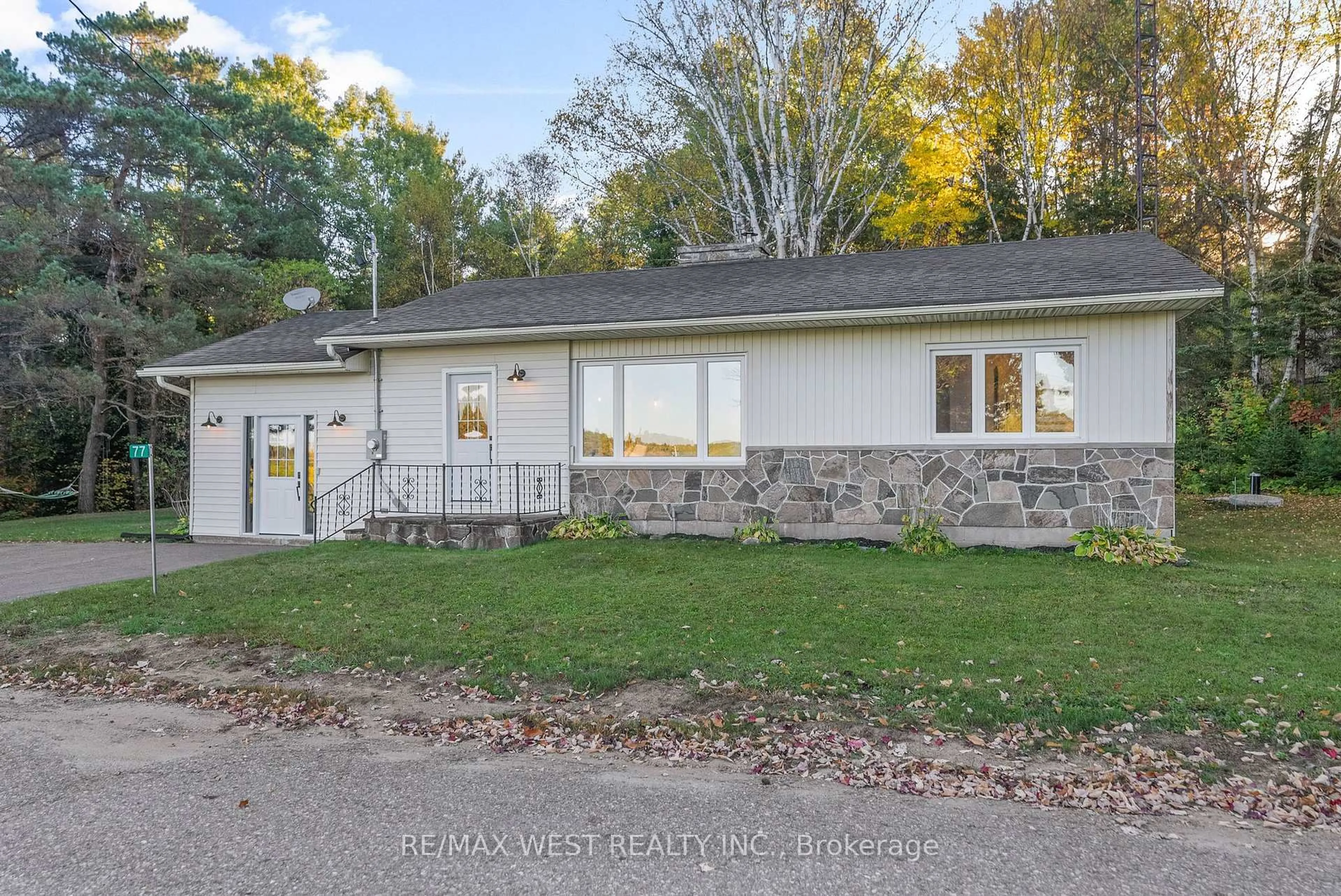 Home with vinyl exterior material, unknown for 77 Post St, South Algonquin Ontario K0J 2M0