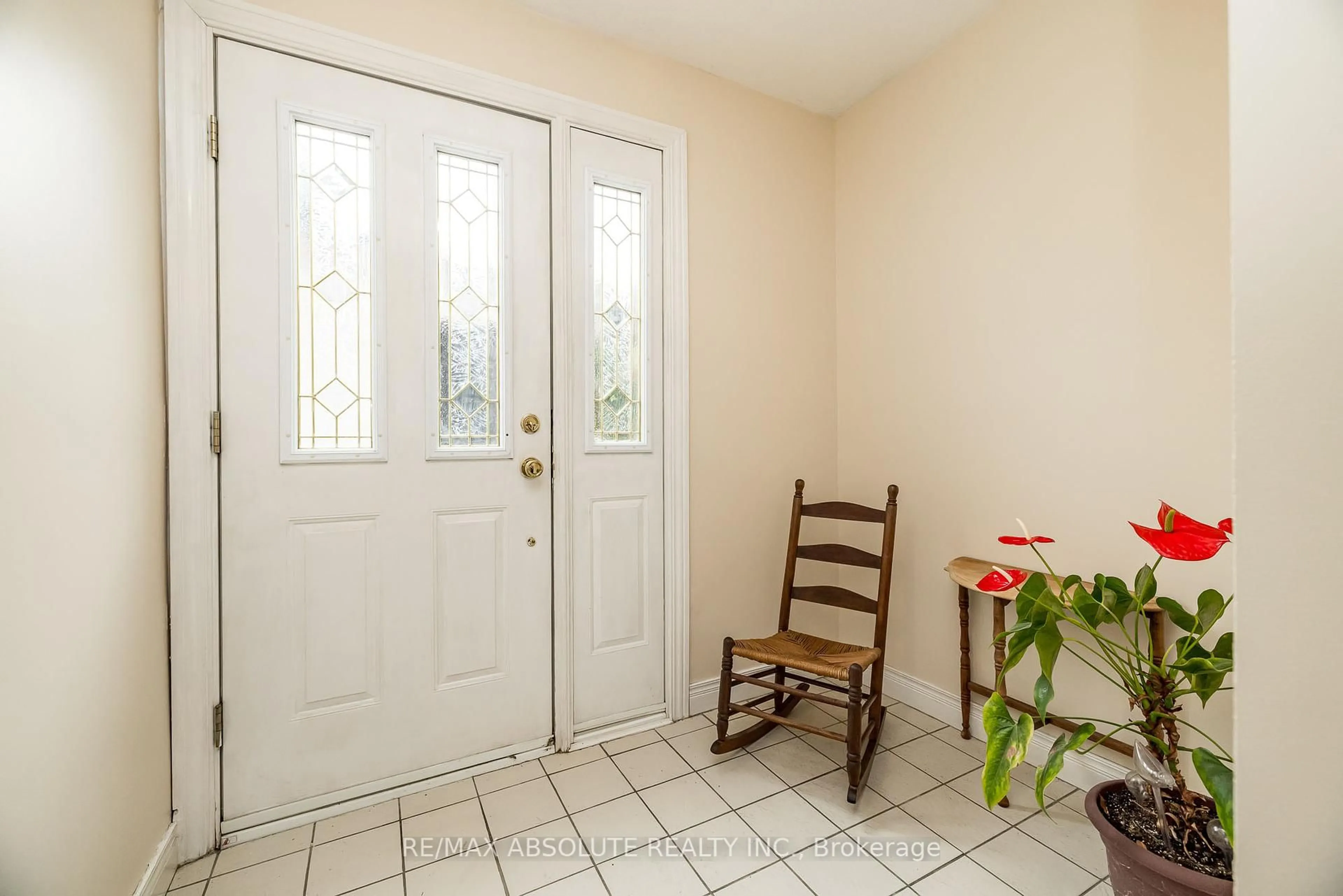 Indoor entryway for 7 Ramsgate Private, Ottawa Ontario K1V 8M4