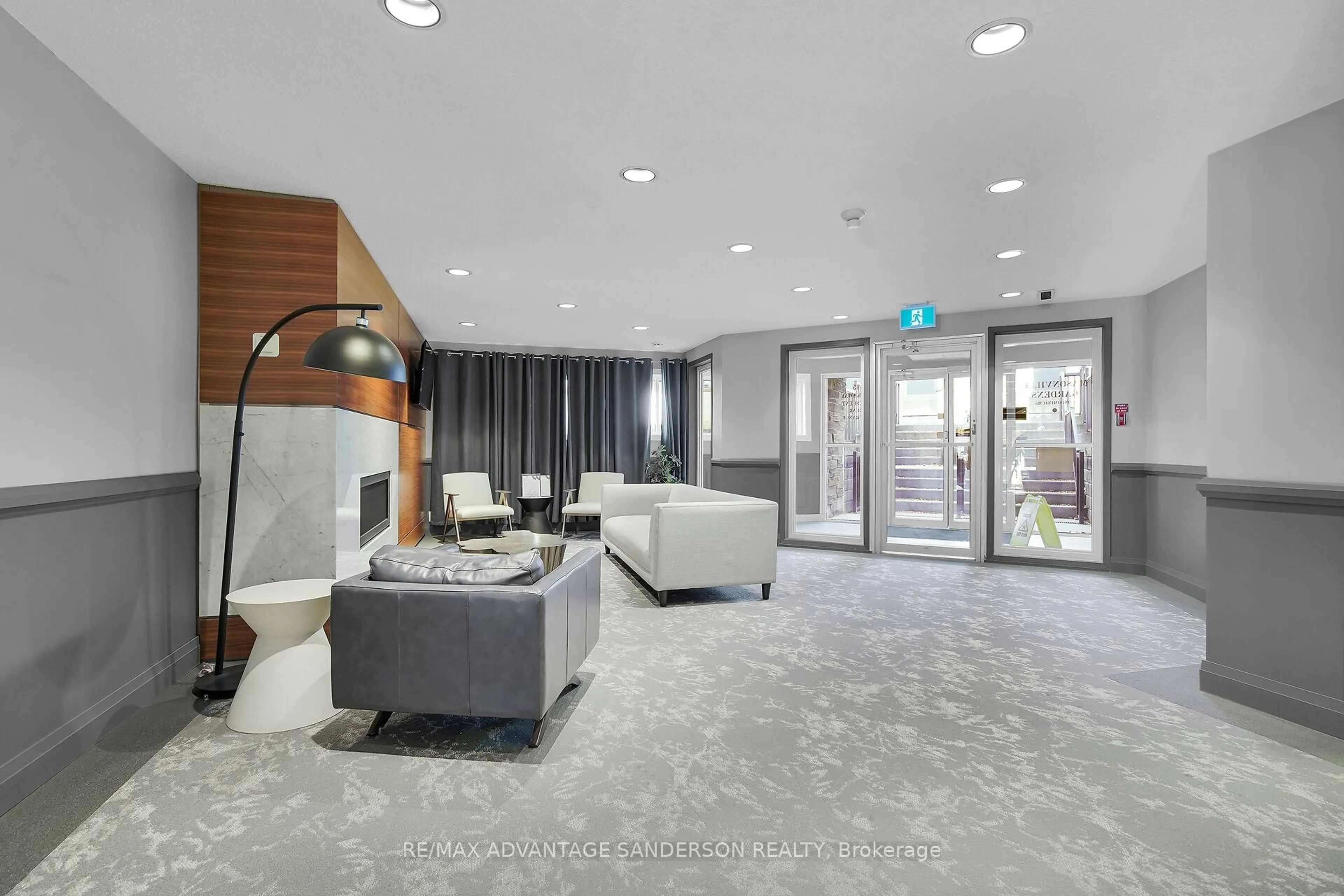Lobby for 15 Jacksway Cres #118, London North Ontario N5X 3T8