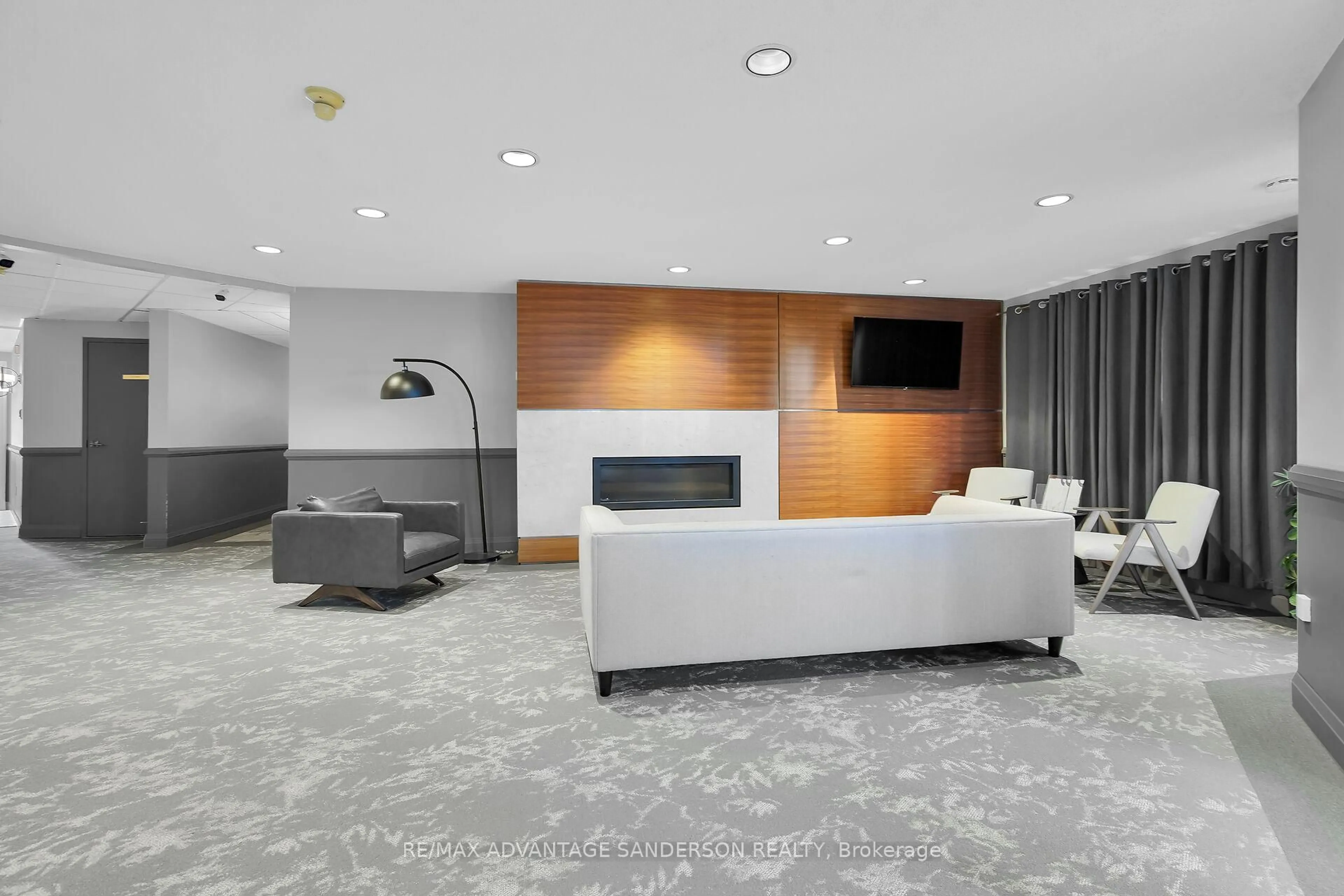 Lobby for 15 Jacksway Cres #118, London North Ontario N5X 3T8