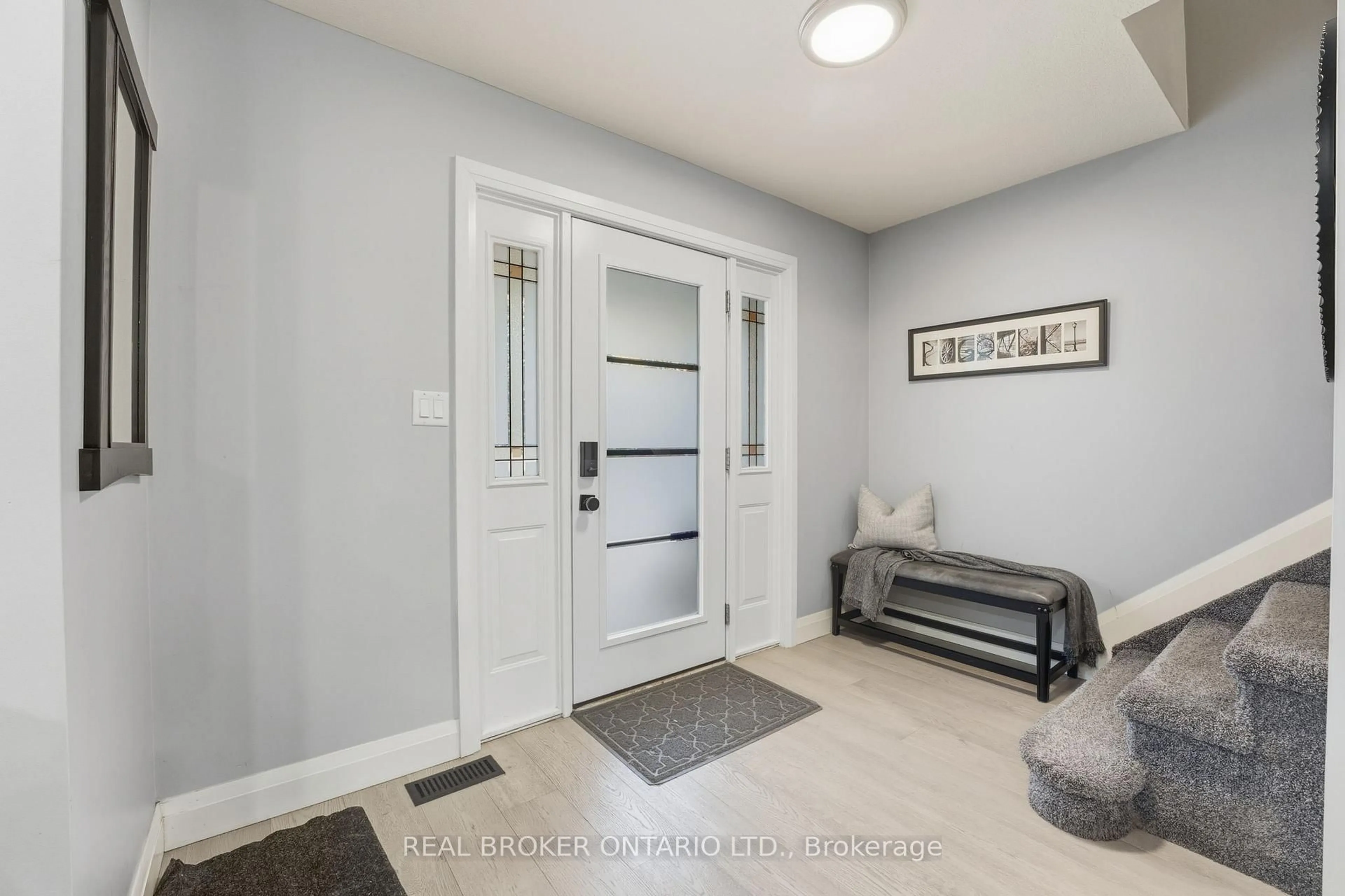 Indoor entryway for 33 Winter Way, Brantford Ontario N3T 6G4