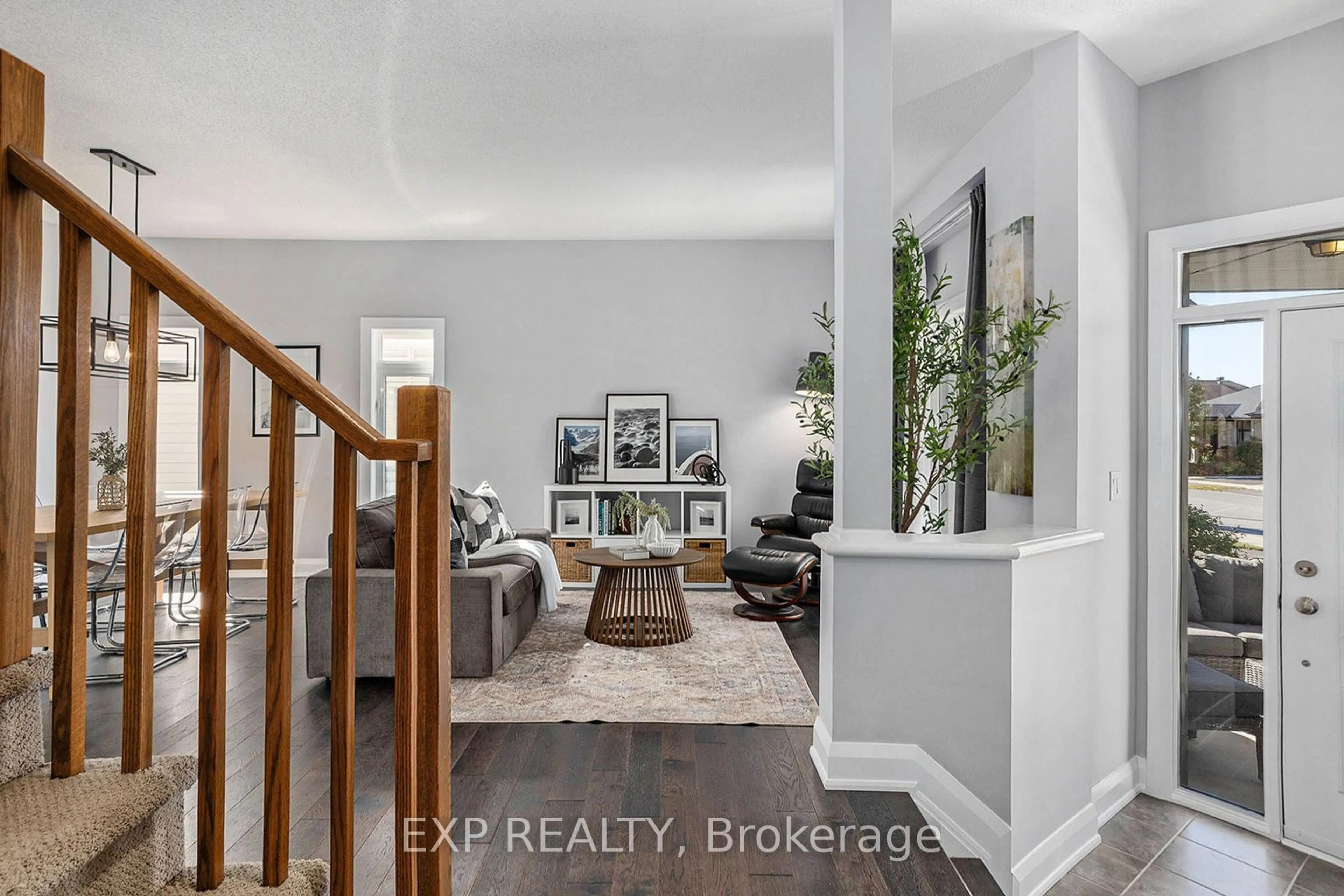 Indoor entryway for 125 Stonemeadow Dr, Ottawa Ontario K2M 0H5