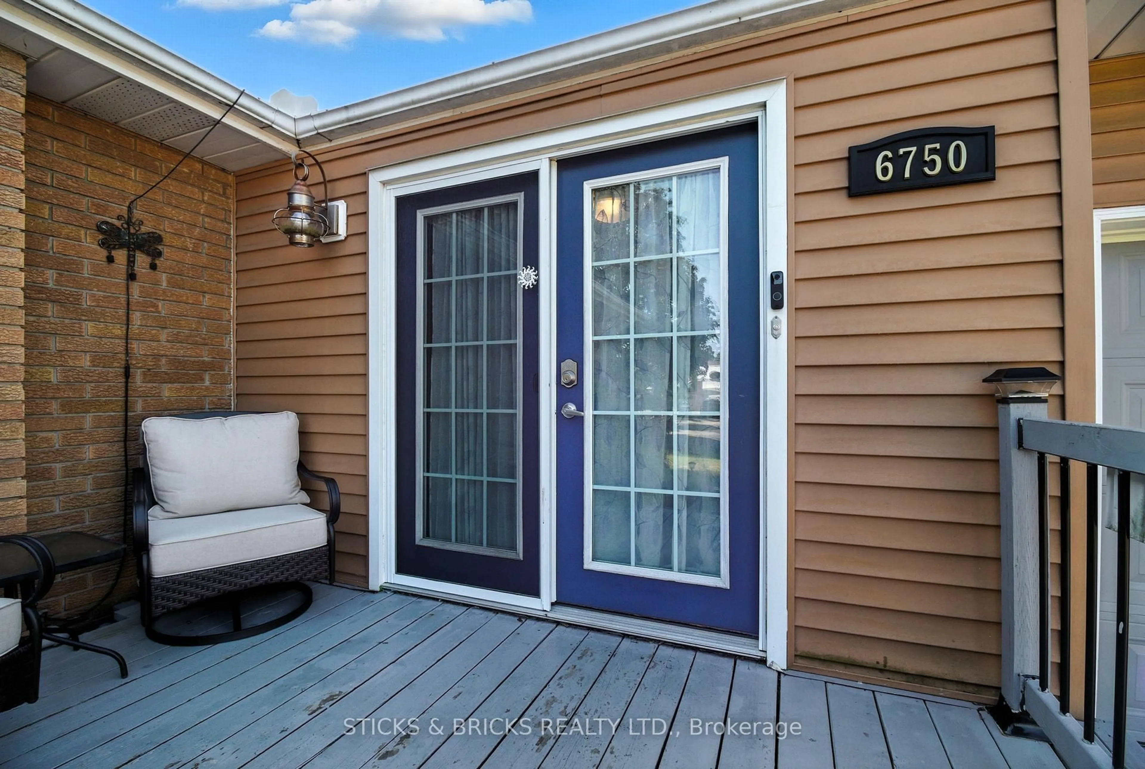 Home with vinyl exterior material, street for 6750 Cherrygrove Rd, Niagara Falls Ontario L2E 5M6