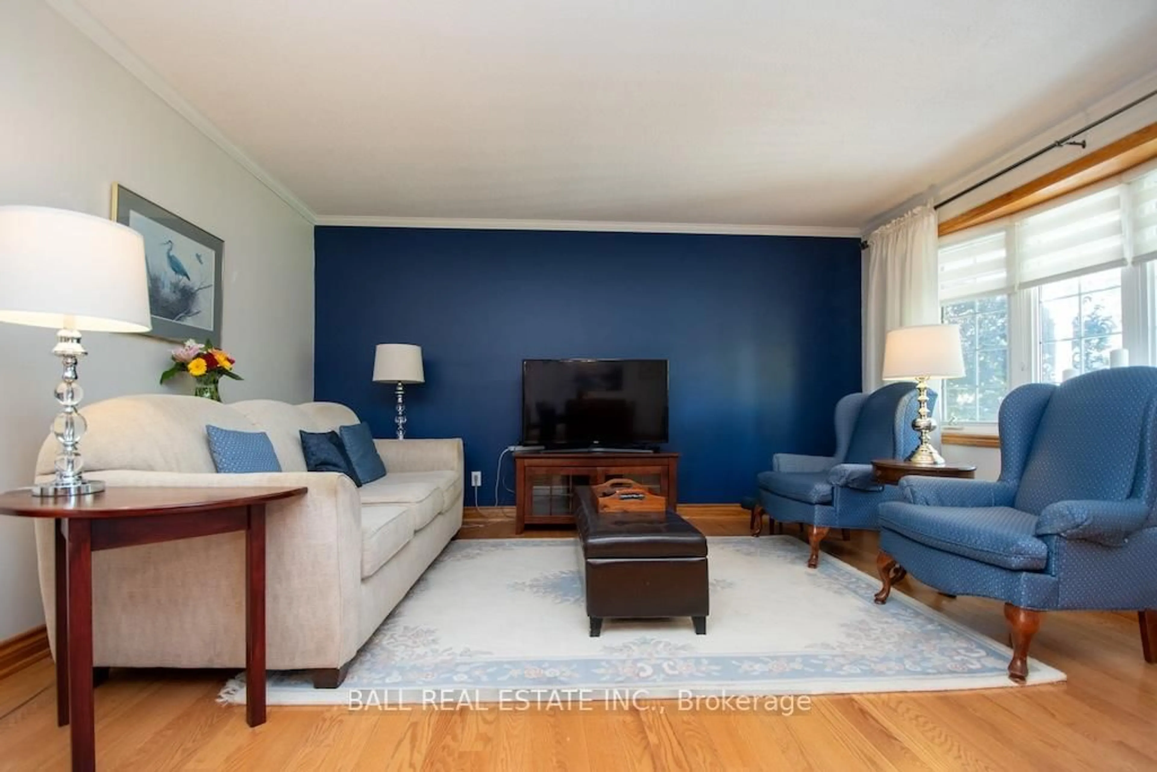 Living room with furniture, unknown for 70 Caroline St, Selwyn Ontario K0L 2H0
