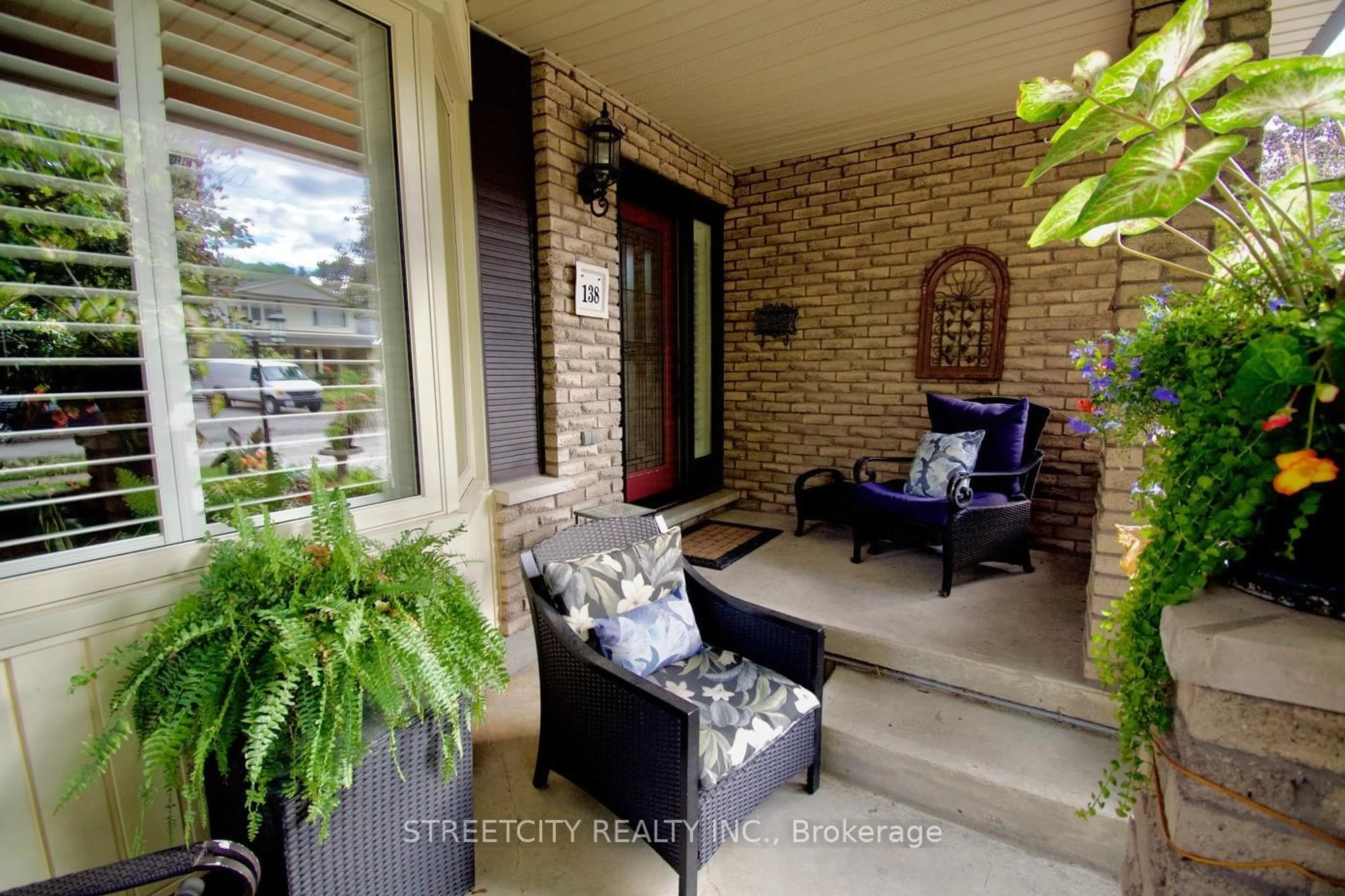 Patio, street for 138 Guildford Cres, London South Ontario N6J 3Y6