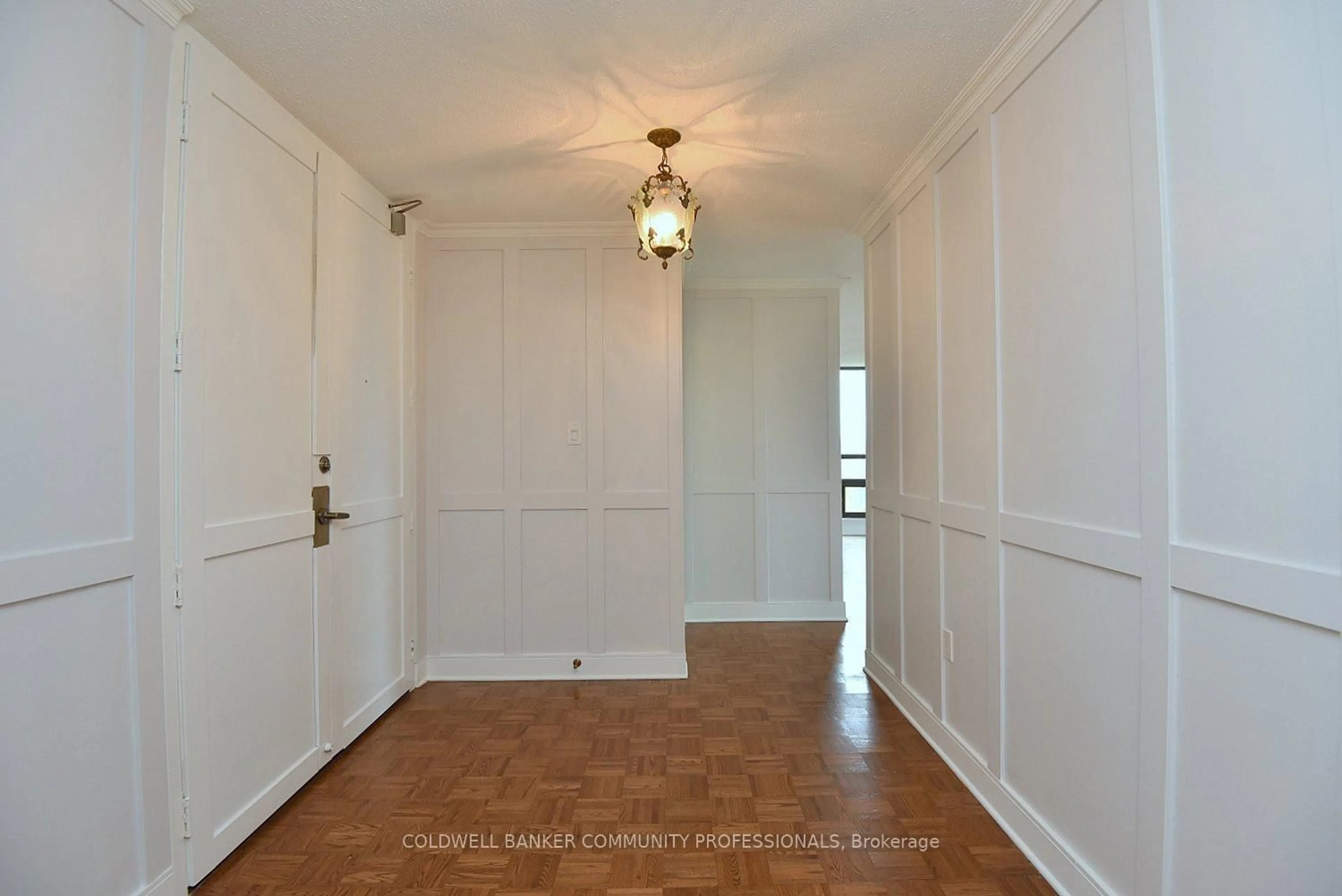 Indoor foyer for 222 Jackson St #606, Hamilton Ontario L8P 4S5