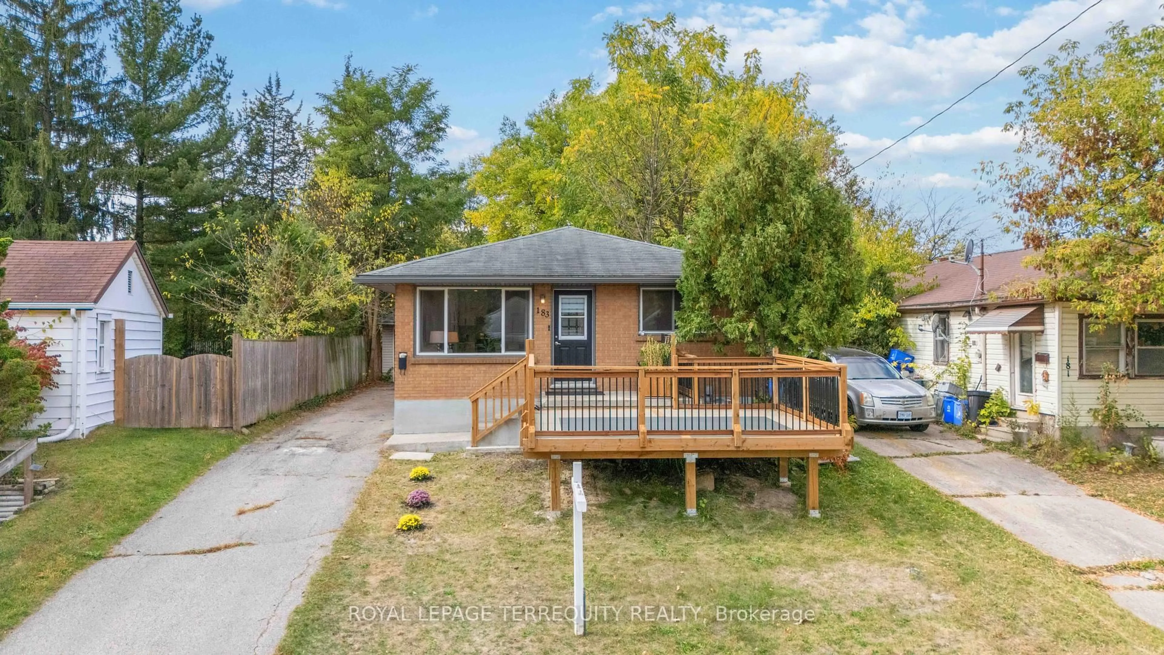 A pic from outside/outdoor area/front of a property/back of a property/a pic from drone, street for 183 Emerson Ave, London South Ontario N5Z 3L5