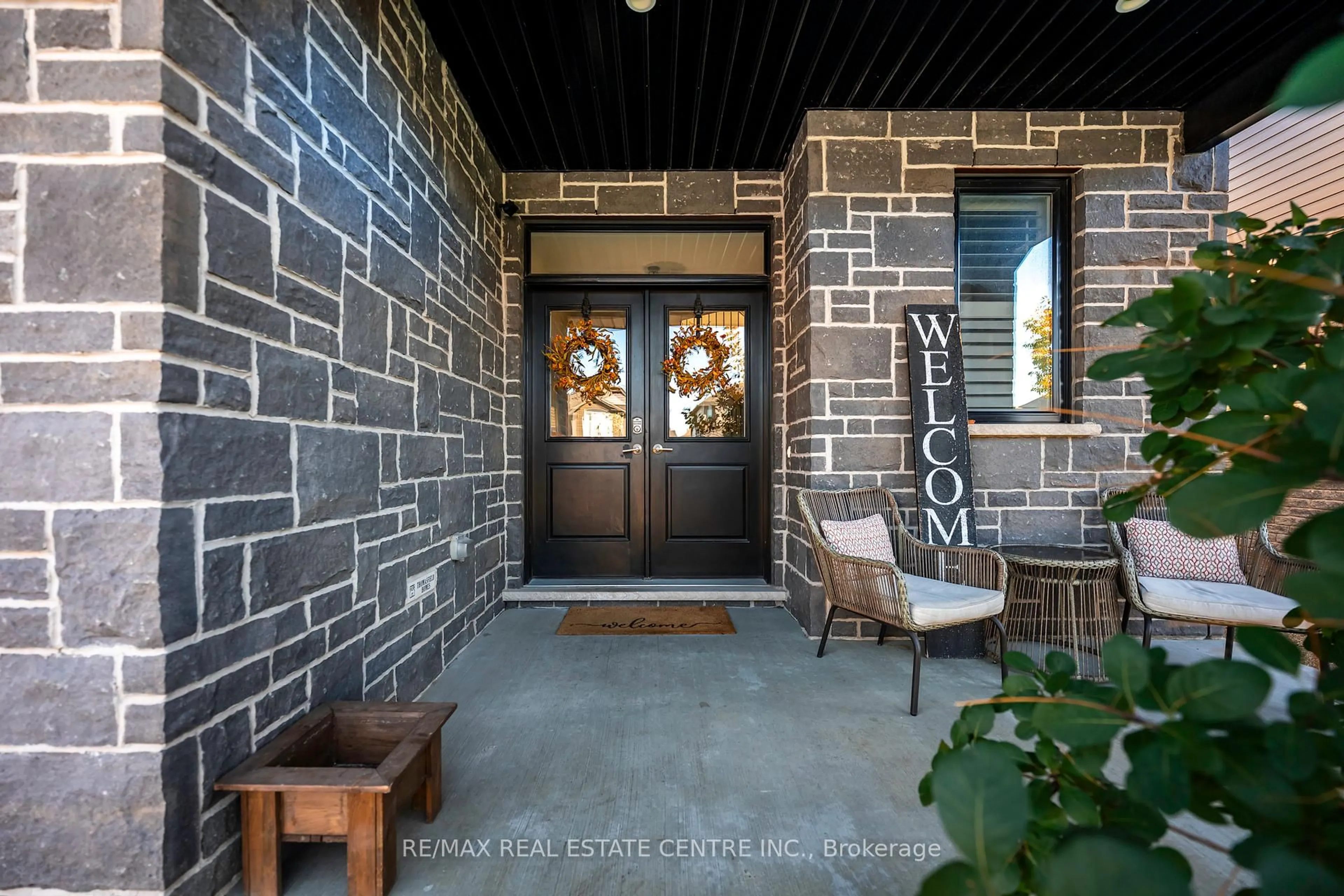 Indoor entryway for 27 Hilborn St, East Luther Grand Valley Ontario L9W 6V1