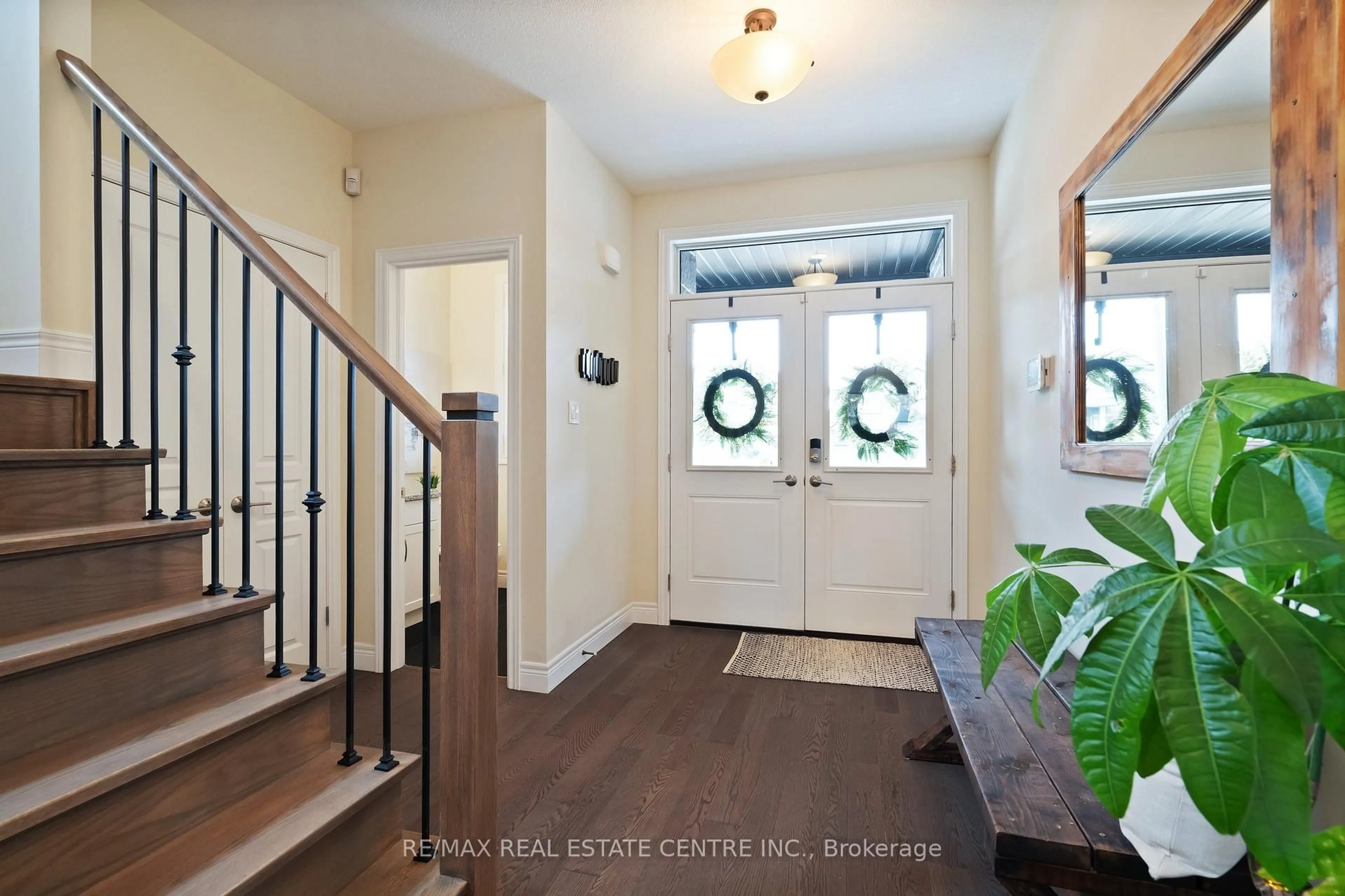Indoor entryway for 27 Hilborn St, East Luther Grand Valley Ontario L9W 6V1