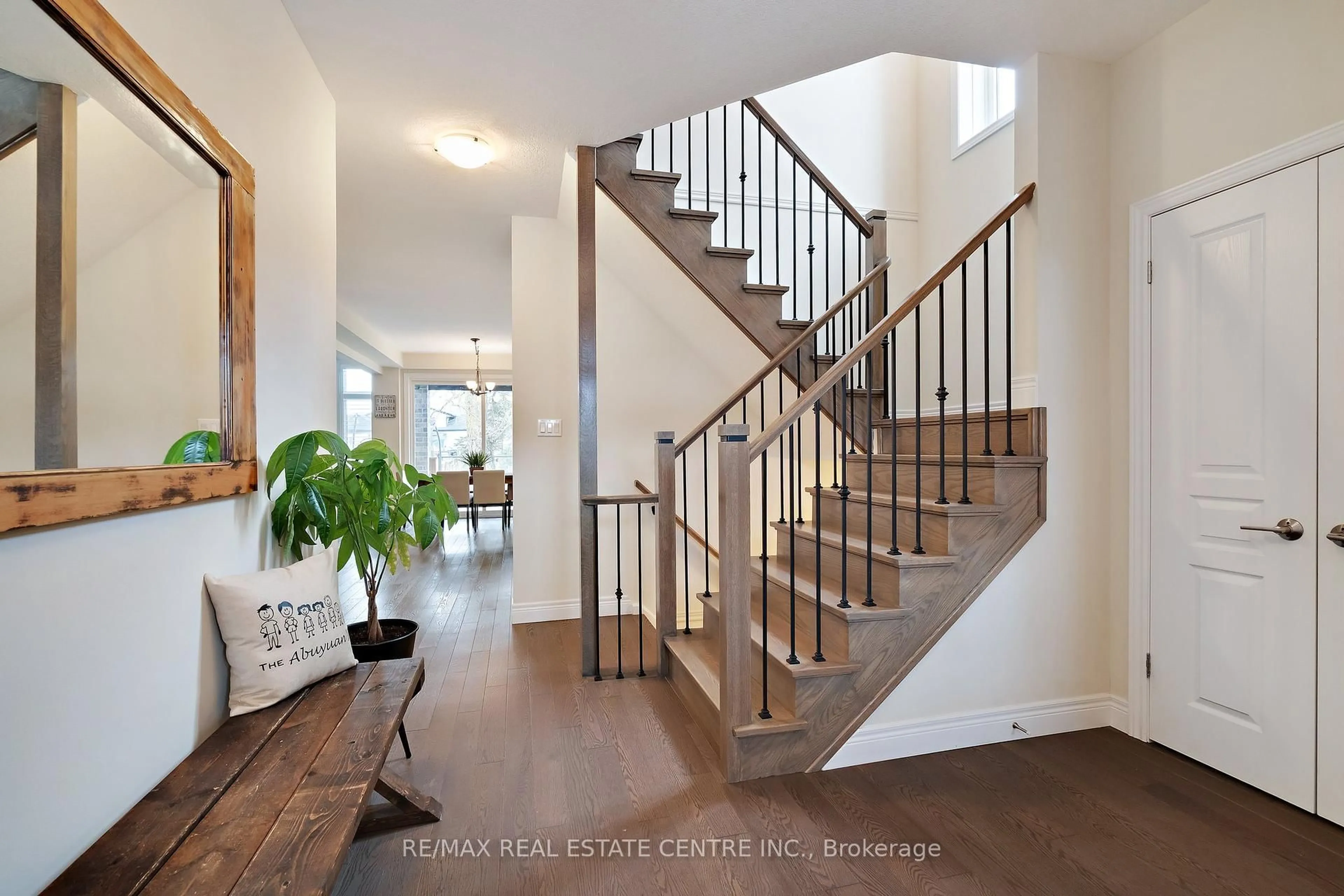 Indoor entryway for 27 Hilborn St, East Luther Grand Valley Ontario L9W 6V1