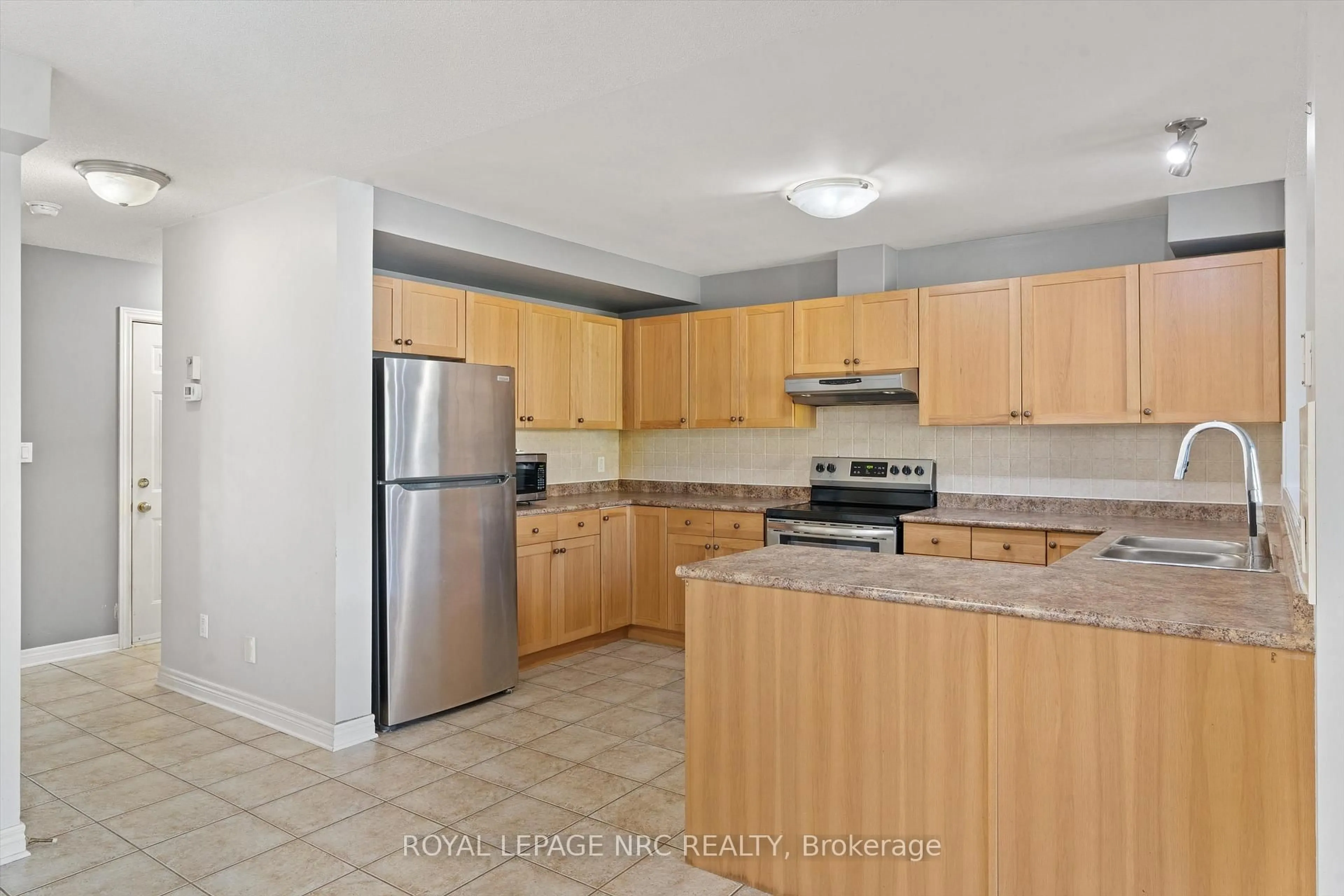 Standard kitchen, unknown for 29 Mcbride Dr, St. Catharines Ontario L2S 3Z8