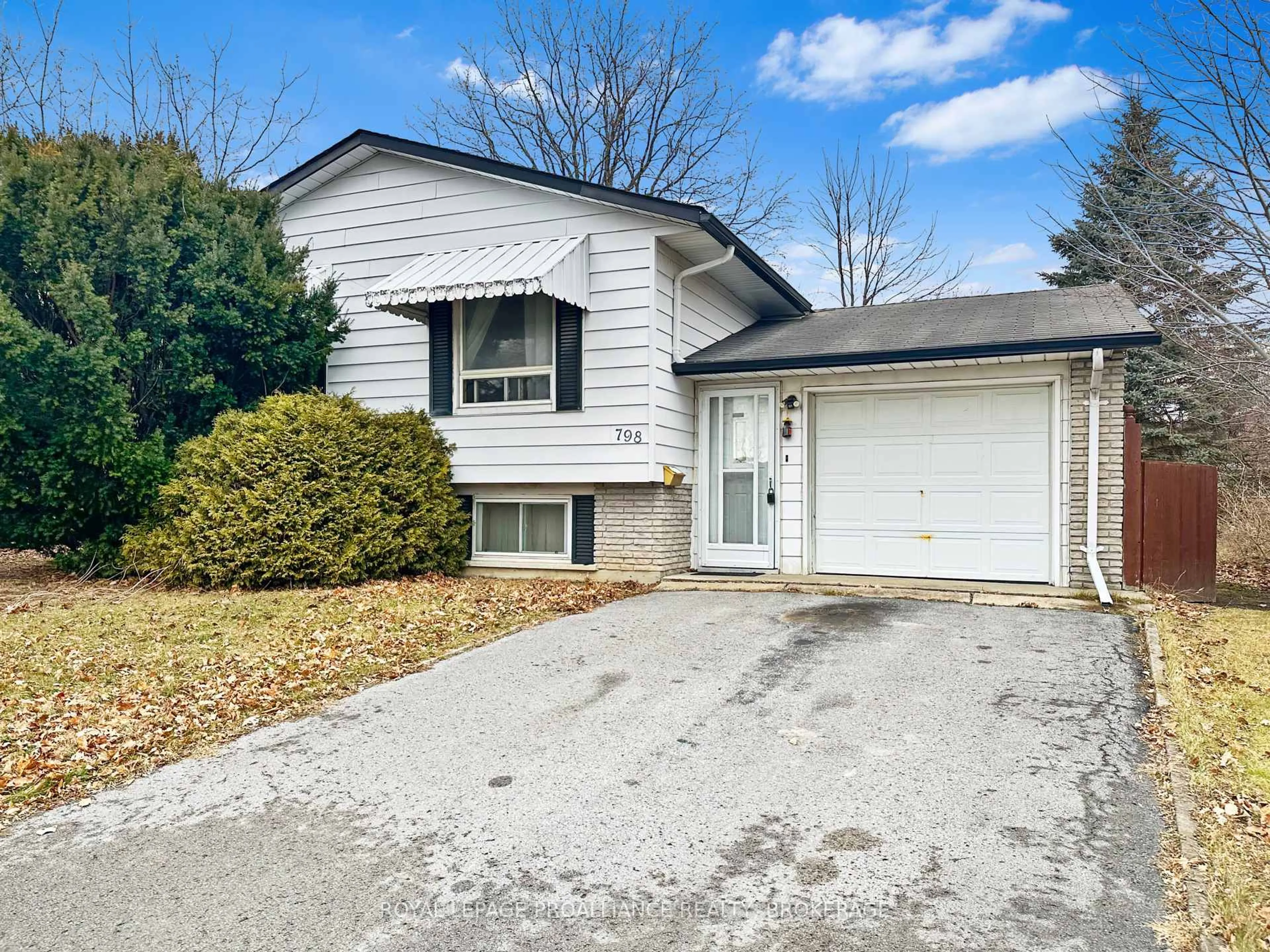 Home with vinyl exterior material, street for 798 Arundel Pl, Kingston Ontario K7M 6T1