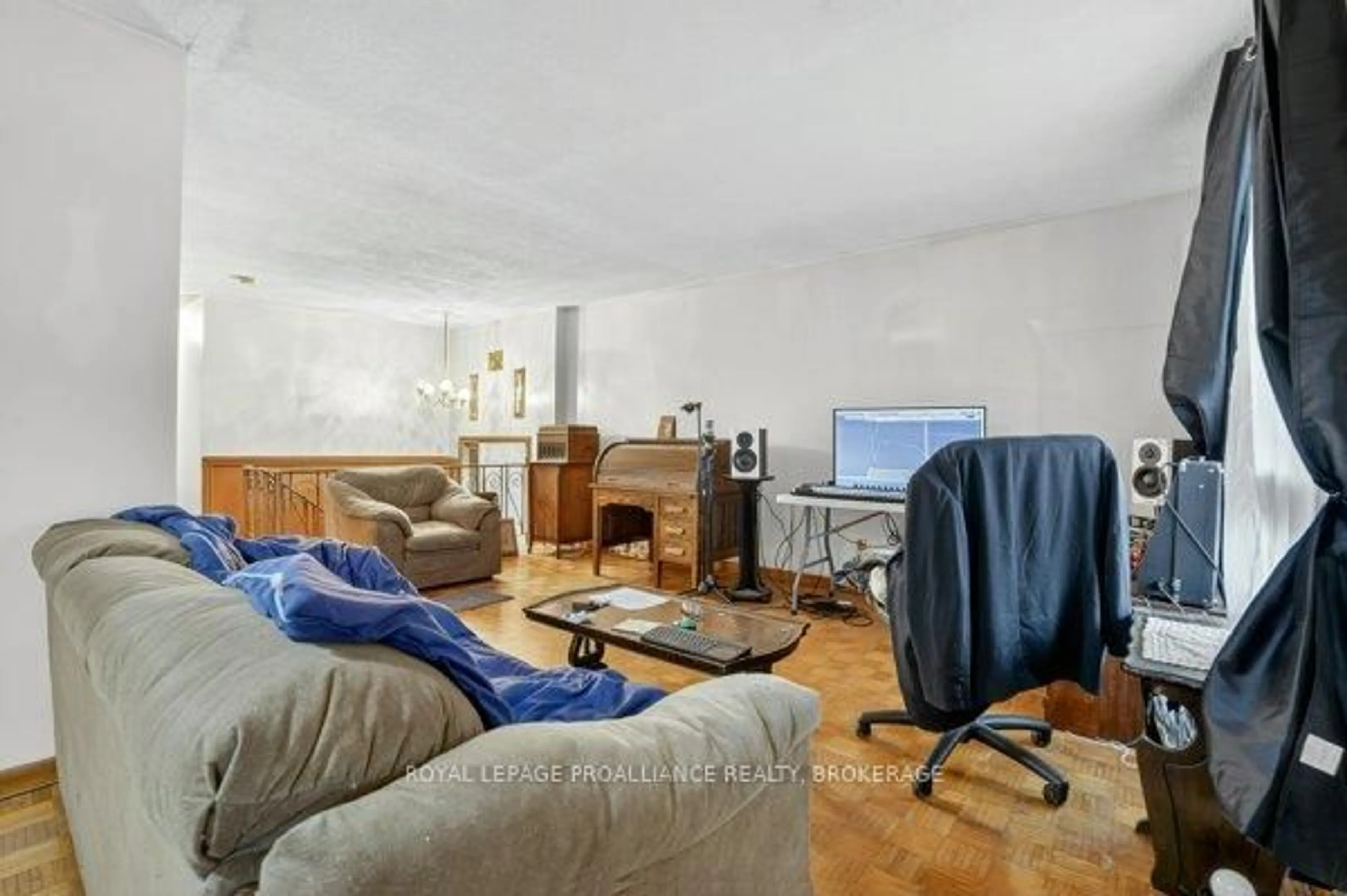 Living room with furniture, unknown for 798 Arundel Pl, Kingston Ontario K7M 6T1