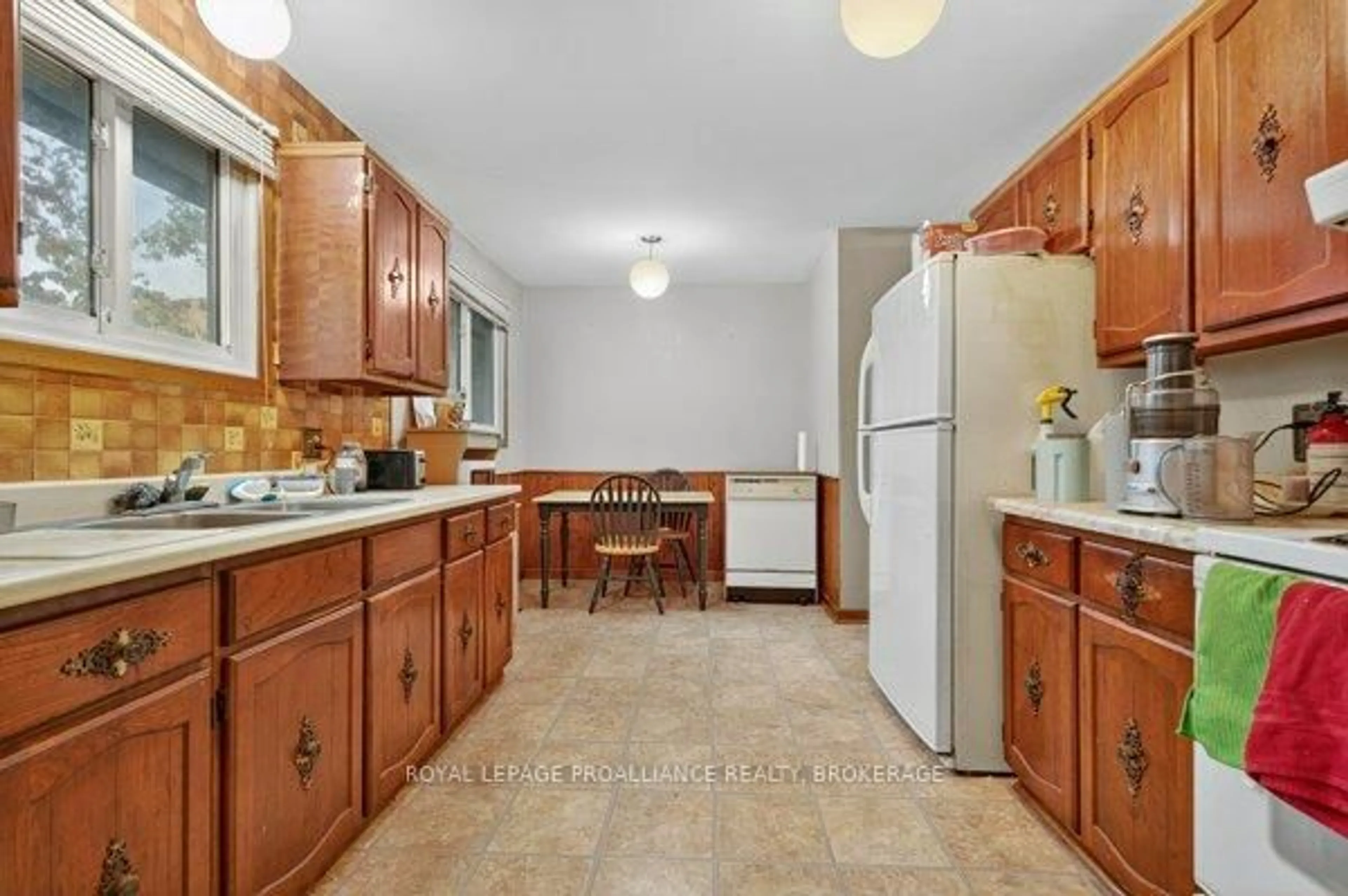 Standard kitchen, ceramic/tile floor for 798 Arundel Pl, Kingston Ontario K7M 6T1