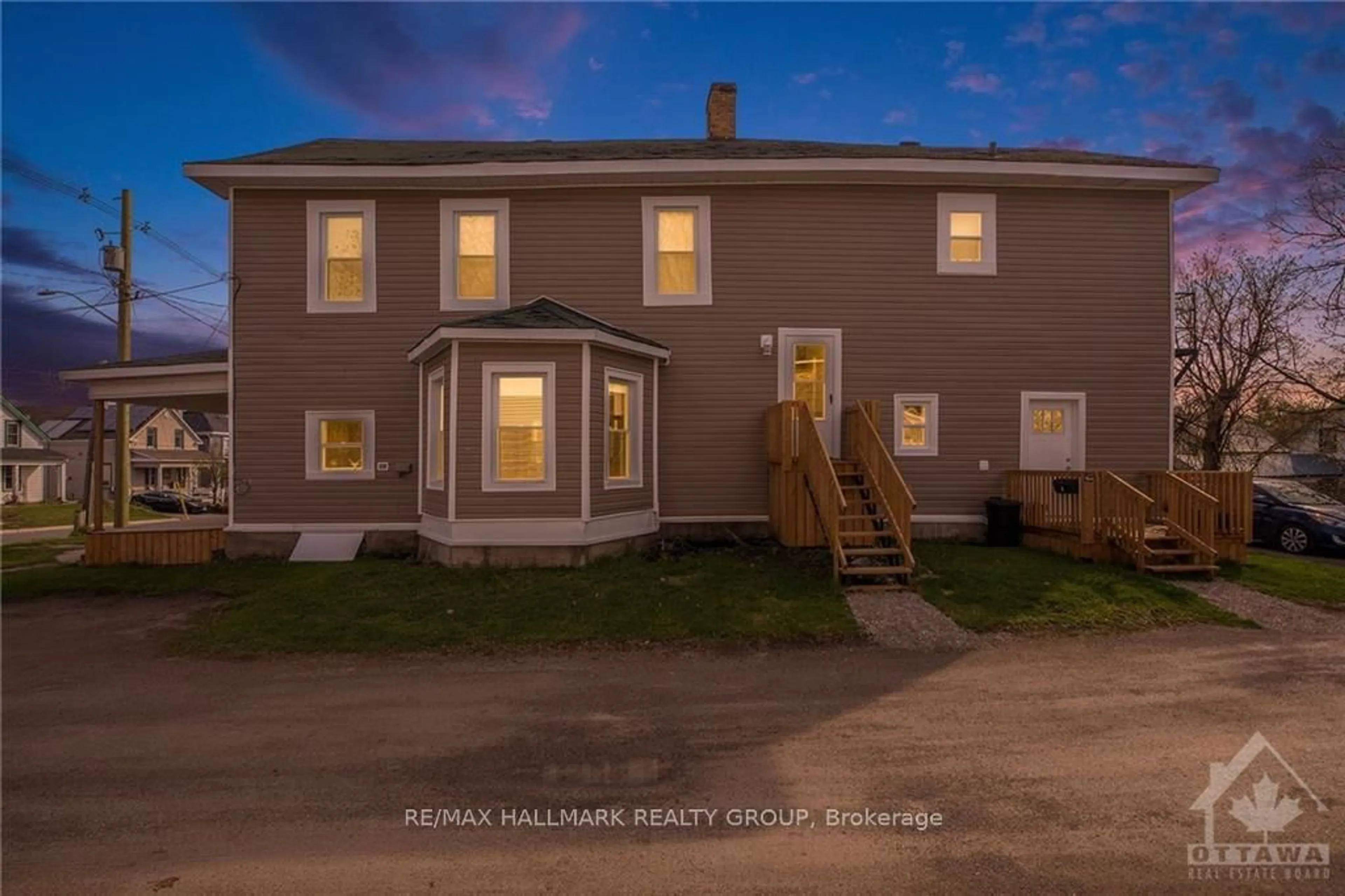 Home with vinyl exterior material, building for 58 Harvey St, Perth Ontario K7H 1W9