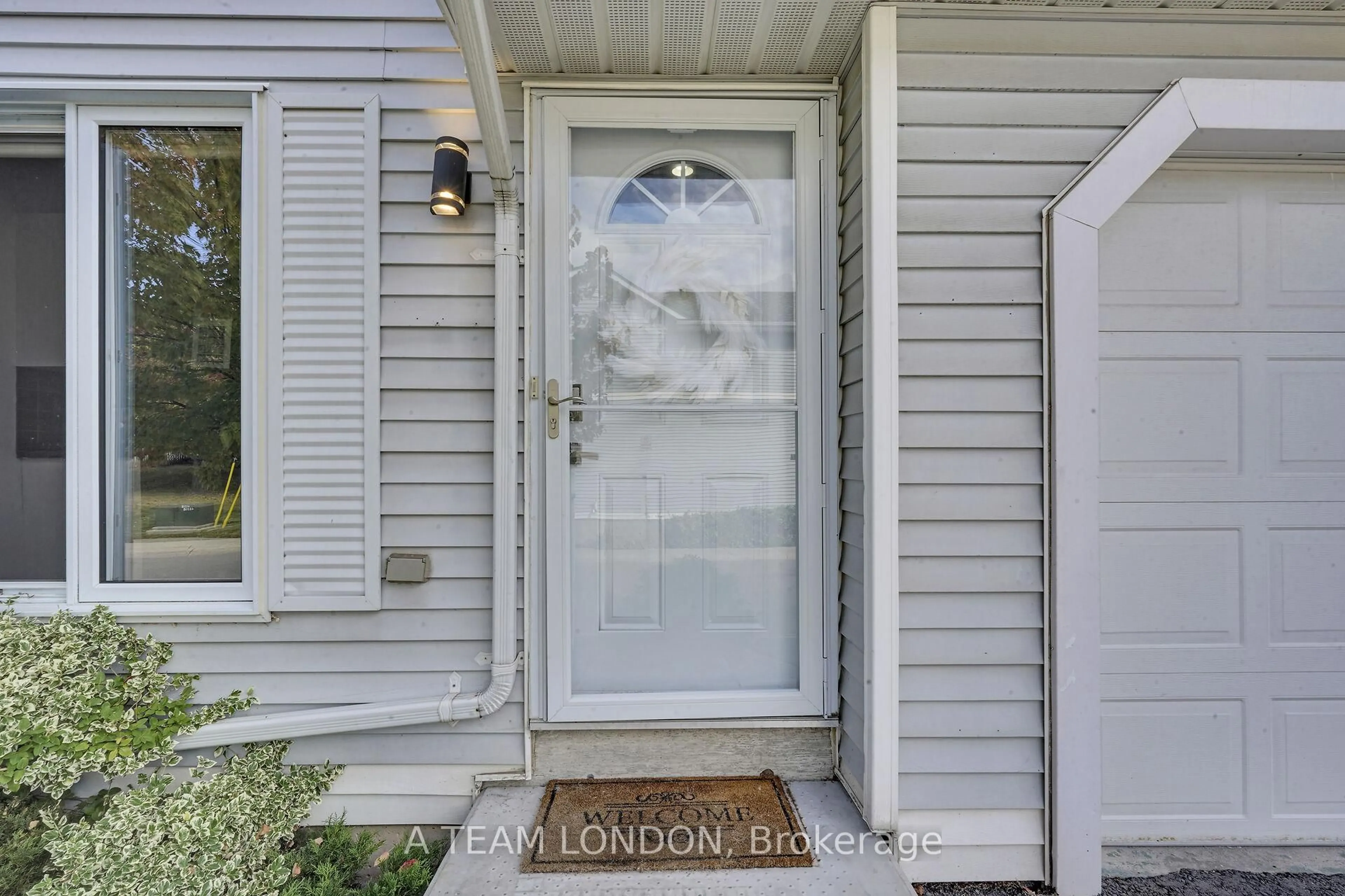 Indoor entryway for 120 Centre St #82, London South Ontario N6J 4X4