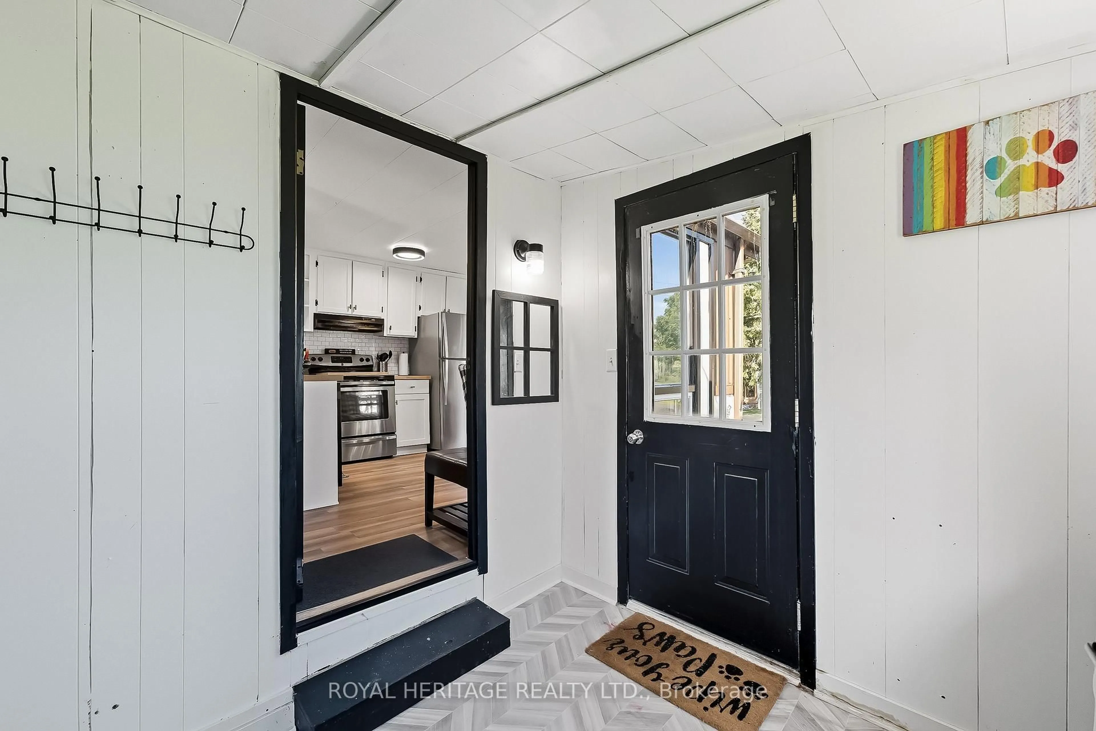 Indoor entryway for 26 Basher Dr, Hamilton Township Ontario K9A 4J7