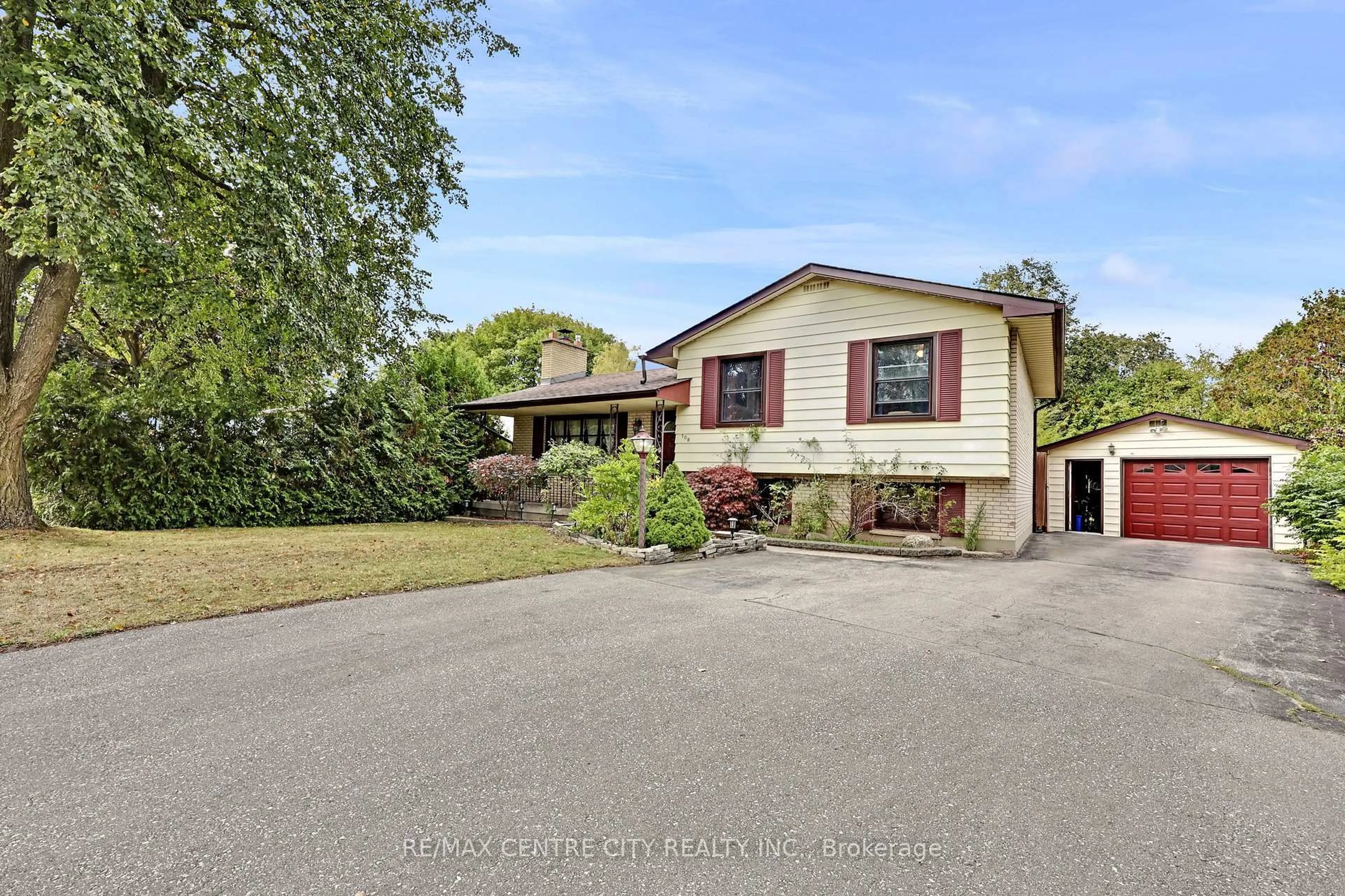A pic from outside/outdoor area/front of a property/back of a property/a pic from drone, street for 108 Cecilia Pl, London East Ontario N5Y 4A4