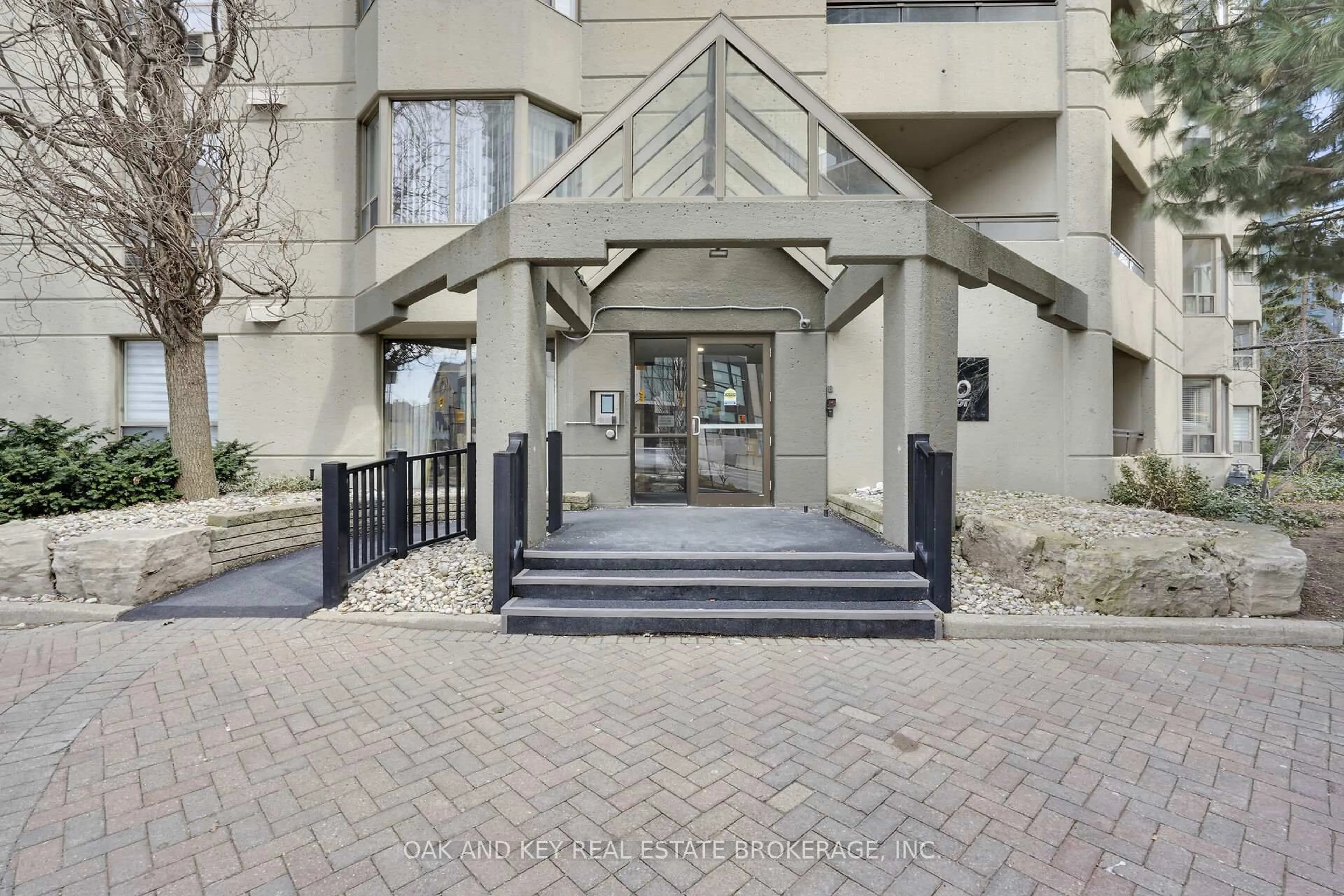 Indoor foyer for 500 Talbot St #1404, London East Ontario N6A 2S3