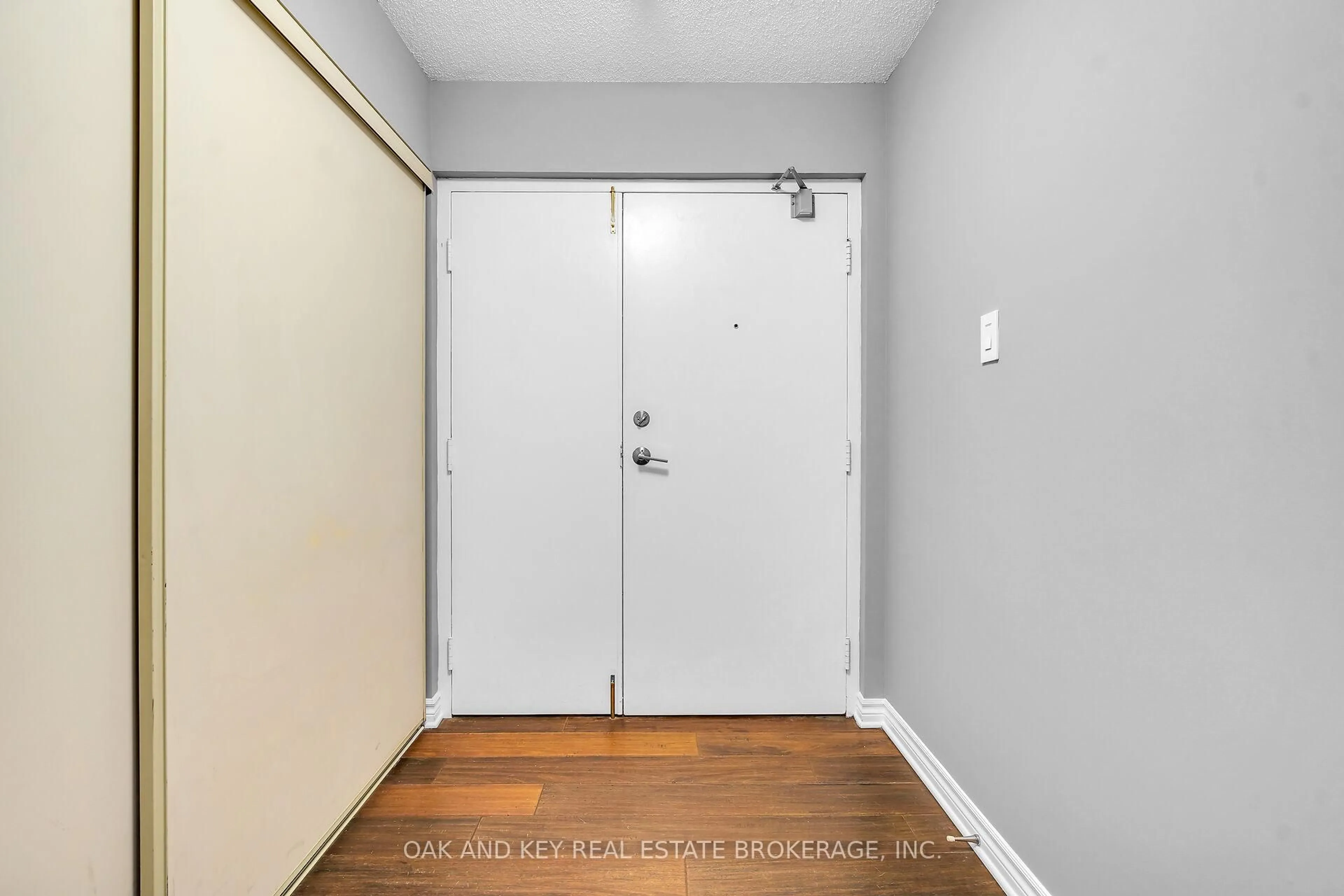 Indoor entryway for 500 Talbot St #1404, London East Ontario N6A 2S3