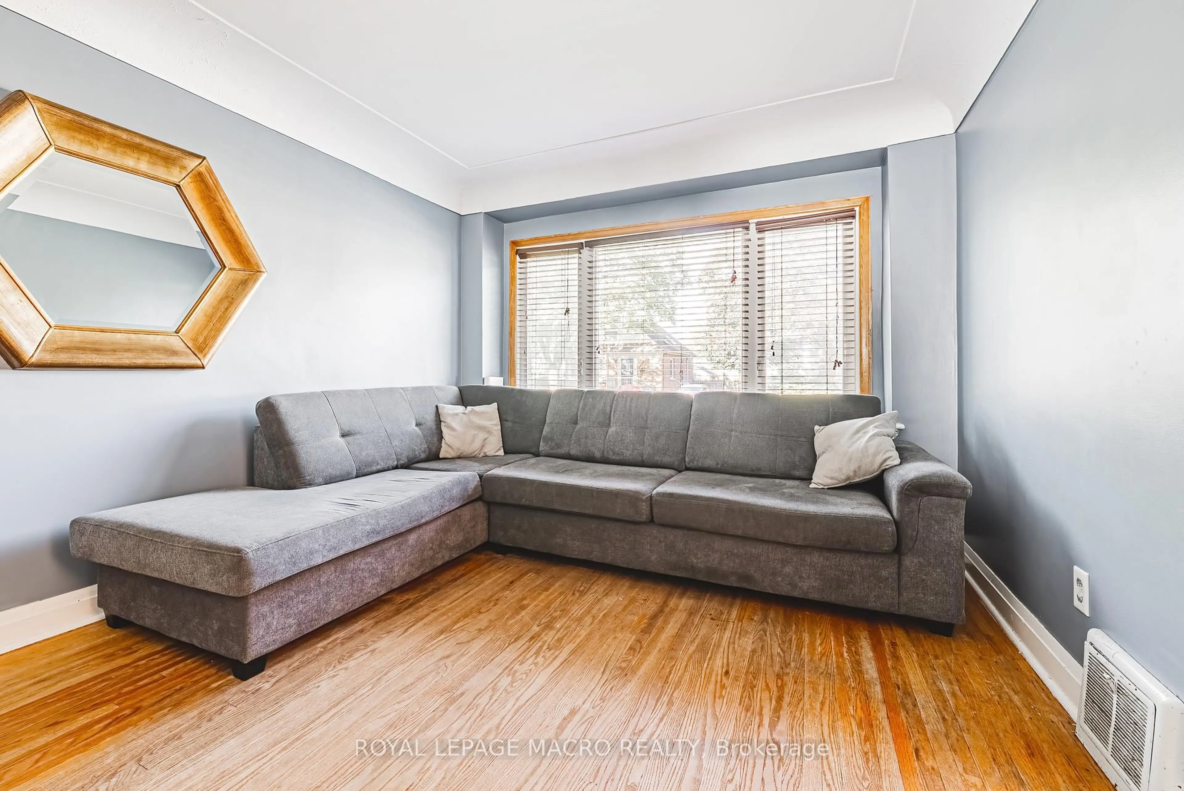Living room with furniture, wood/laminate floor for 35 Ipswich Rd, Hamilton Ontario L8K 3E8