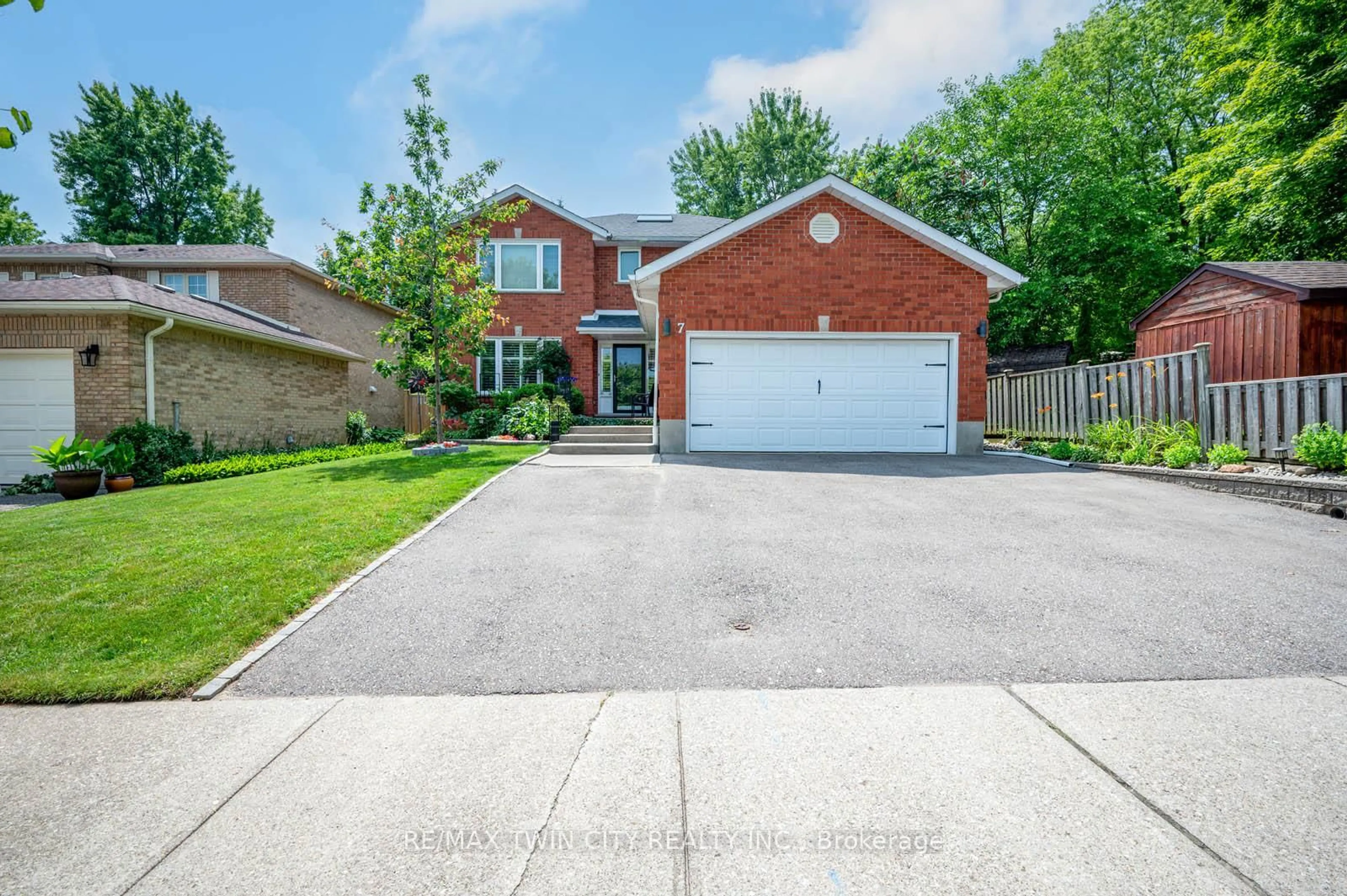Home with brick exterior material, street for 7 Chandos Dr, Kitchener Ontario N2A 3C2