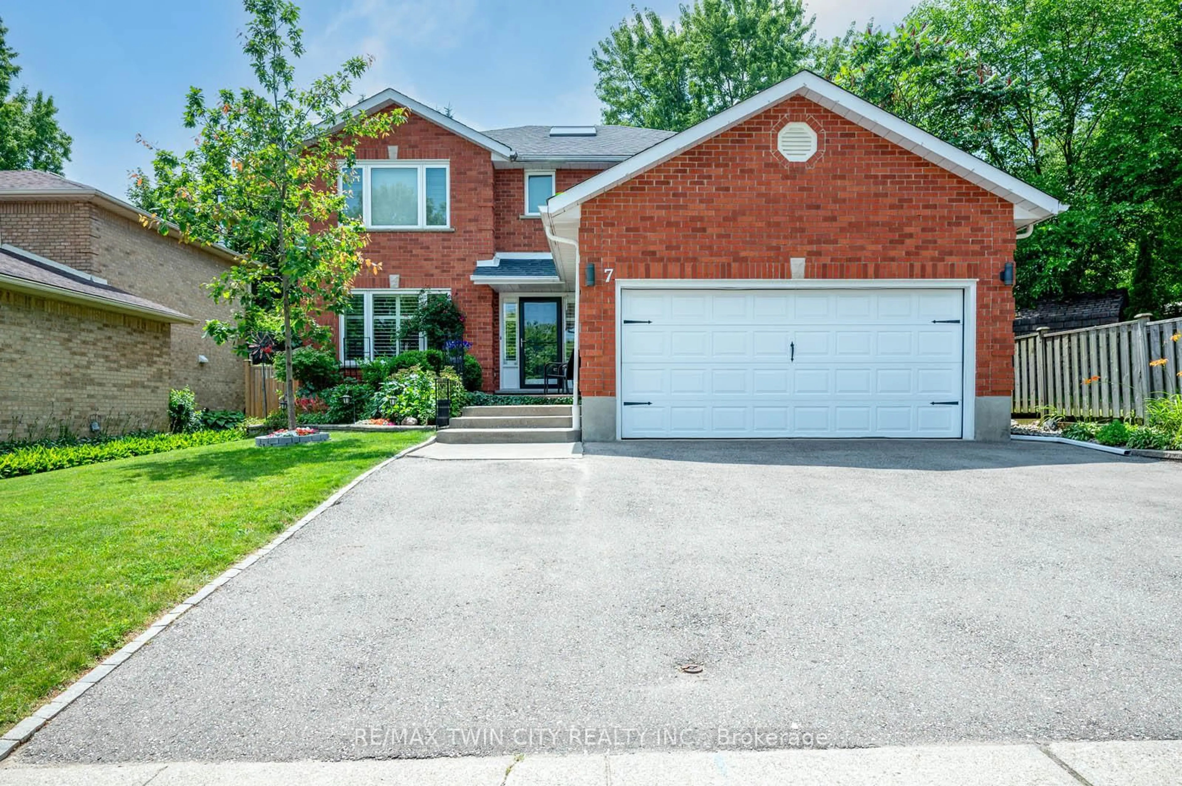 Home with brick exterior material, street for 7 Chandos Dr, Kitchener Ontario N2A 3C2