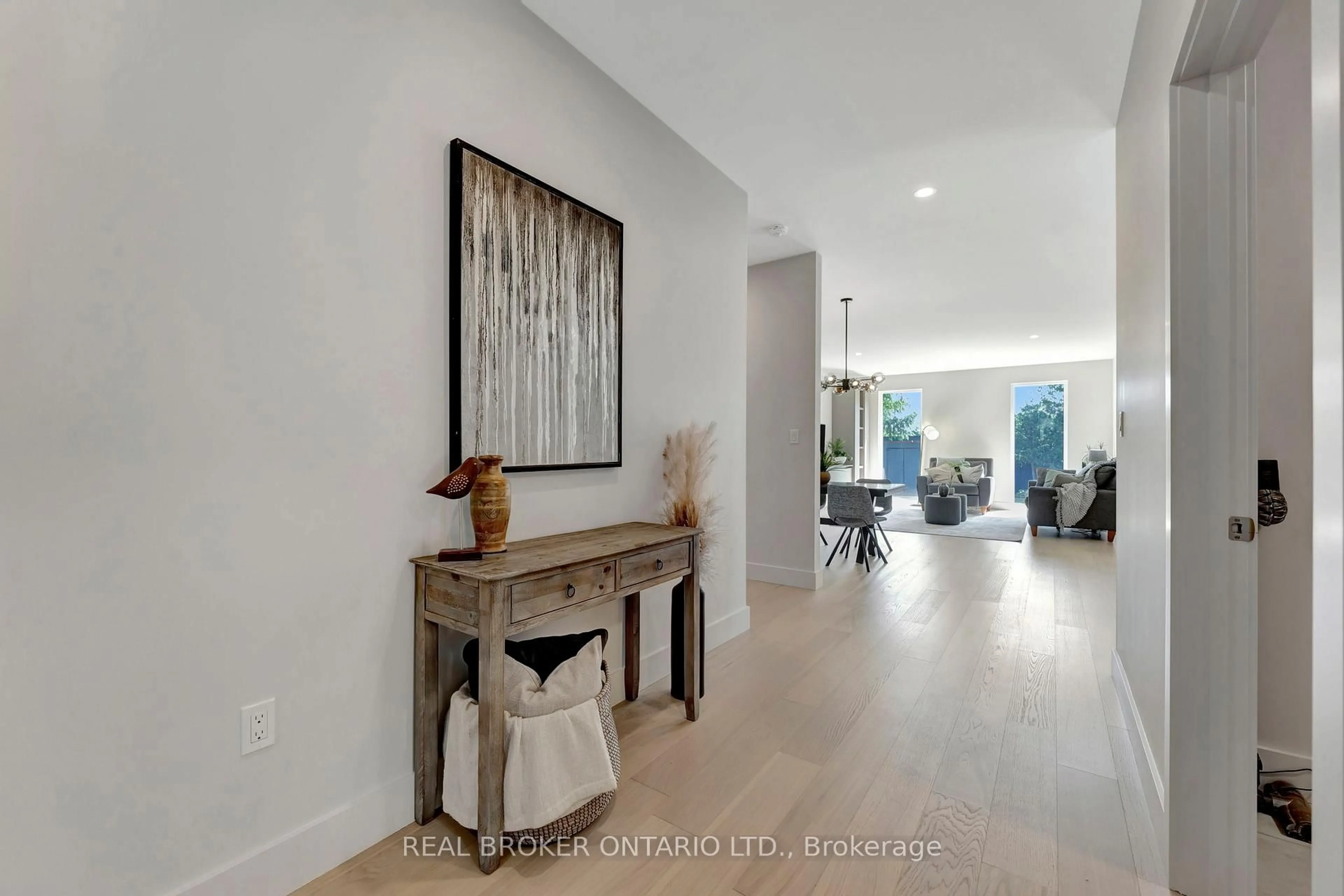 Indoor entryway for 128 Lisgar Ave, Tillsonburg Ontario N4G 3L6