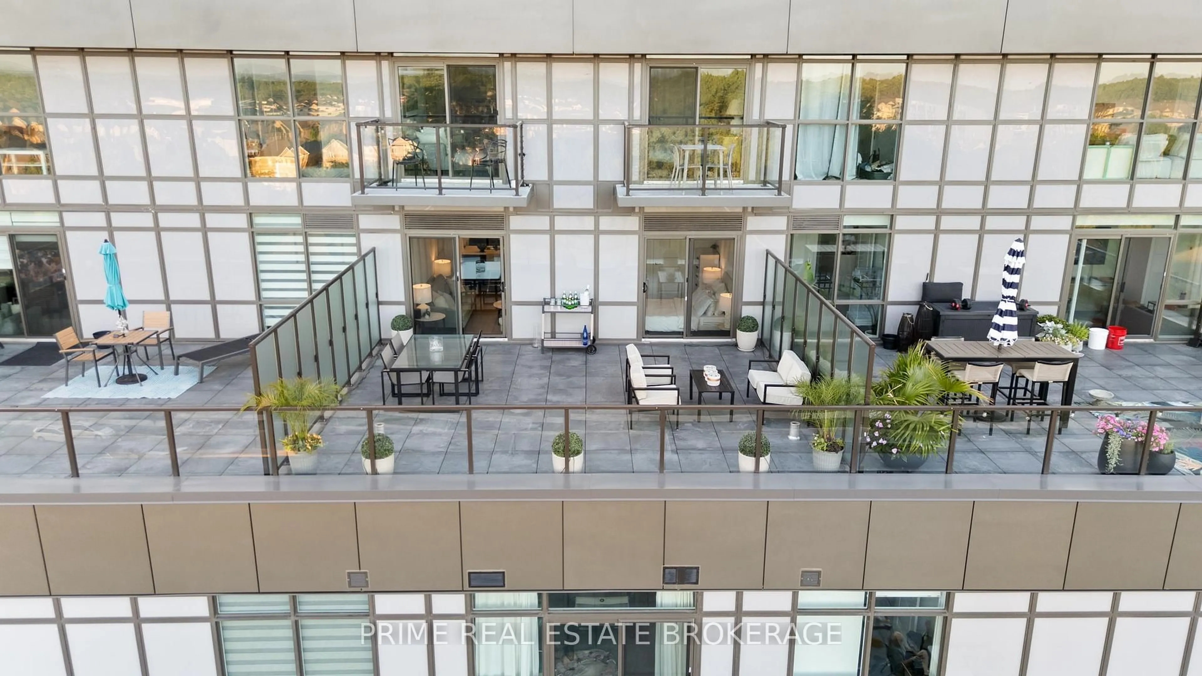 Indoor foyer for 460 Dundas St #711, Hamilton Ontario L8B 2A5